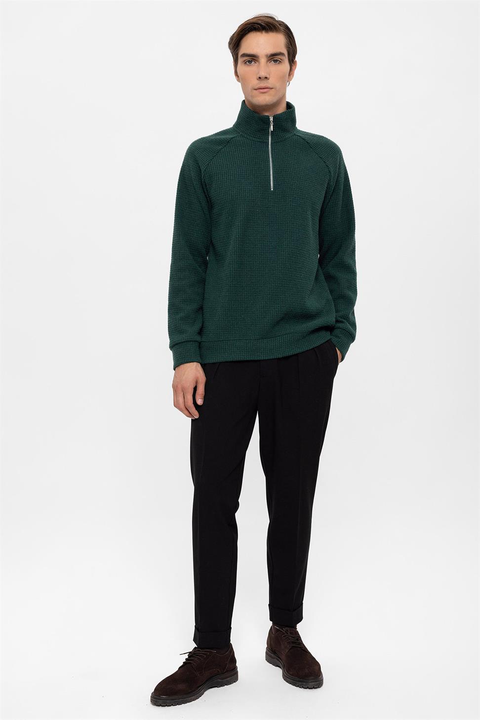 سترة رجالية ذات ياقة عالية بنصف سحاب