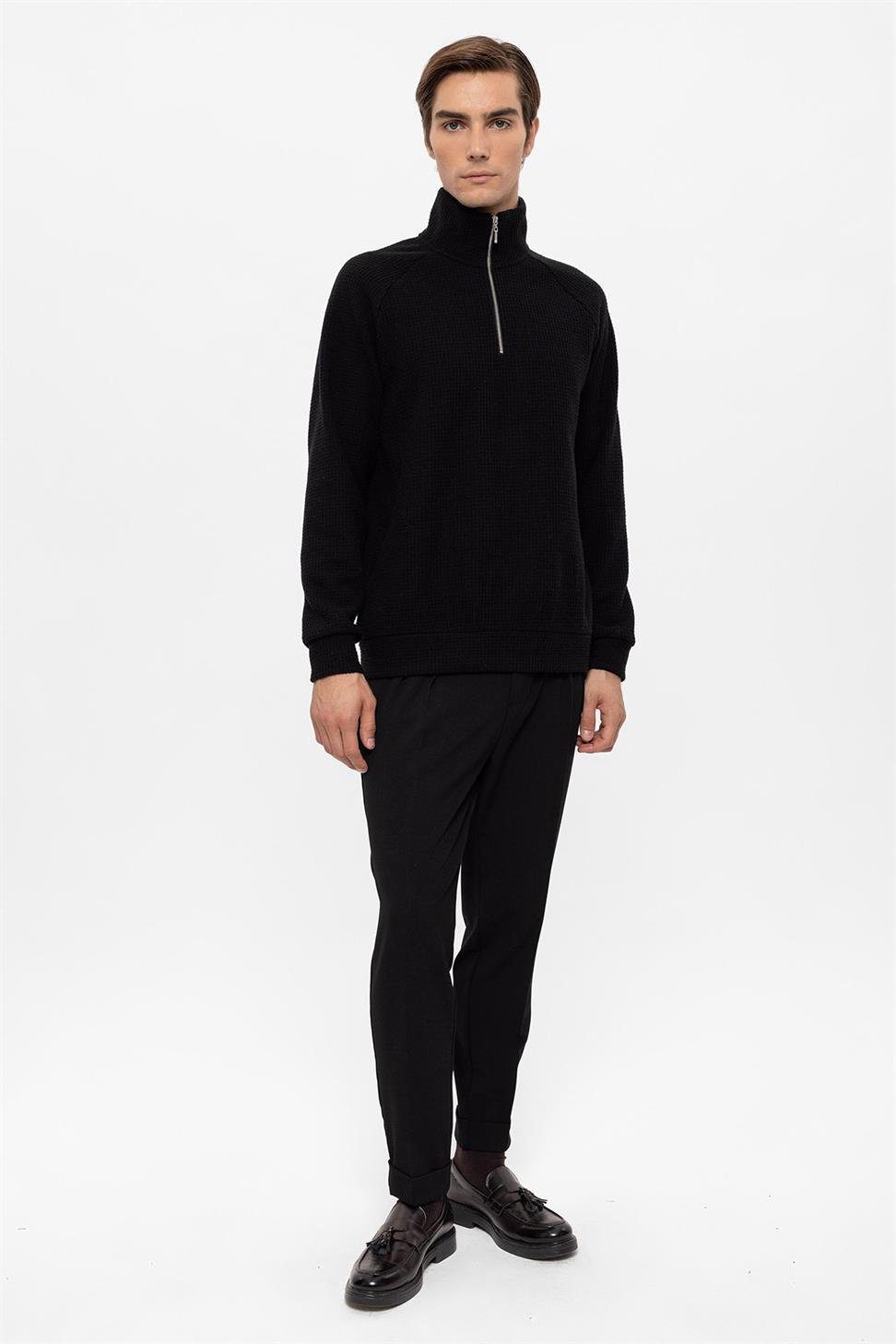 سترة رجالية ذات ياقة عالية بنصف سحاب