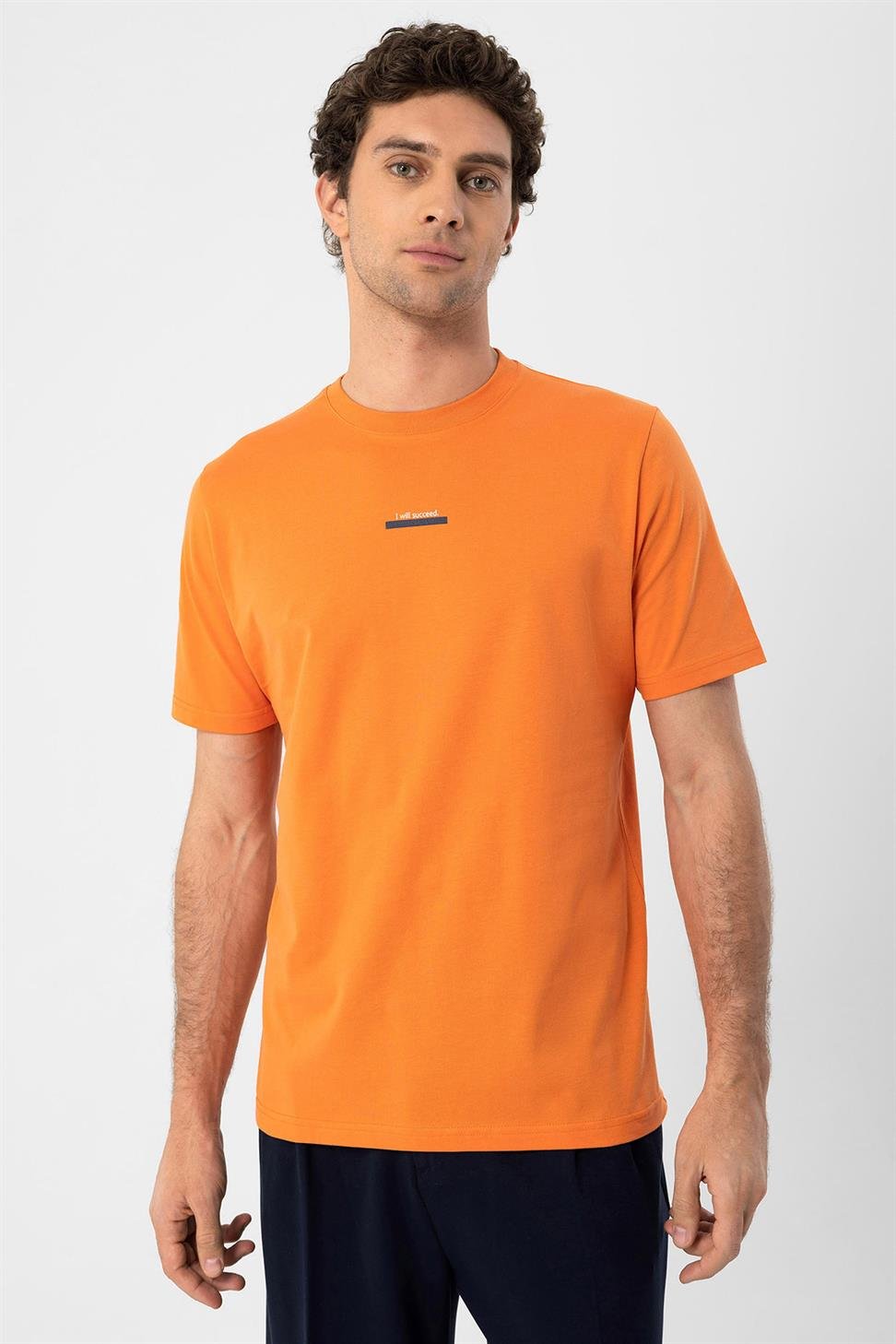 نص مفصل الرجال تي شيرت