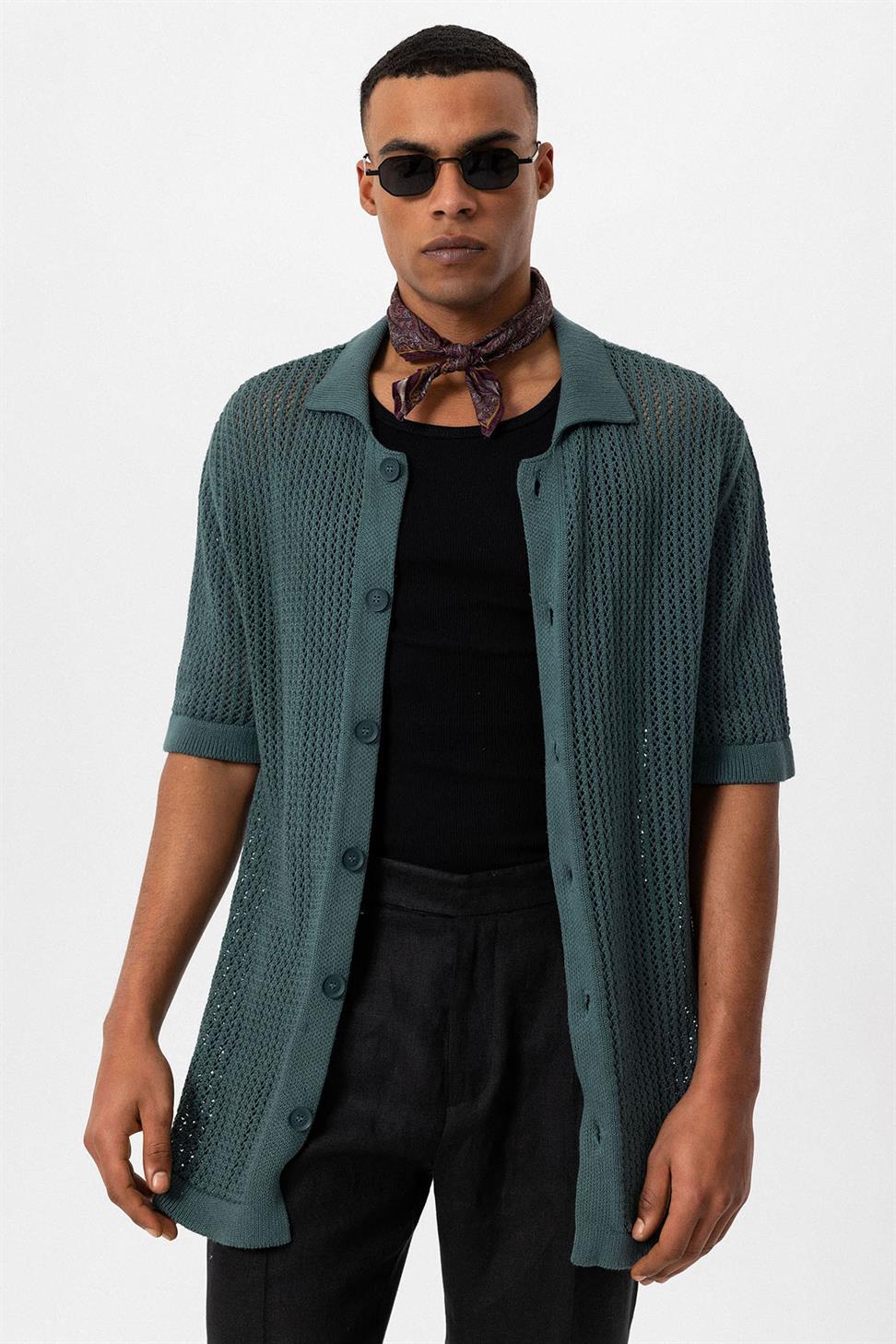 قميص رجالي مخرم بأكمام قصيرة مخرم