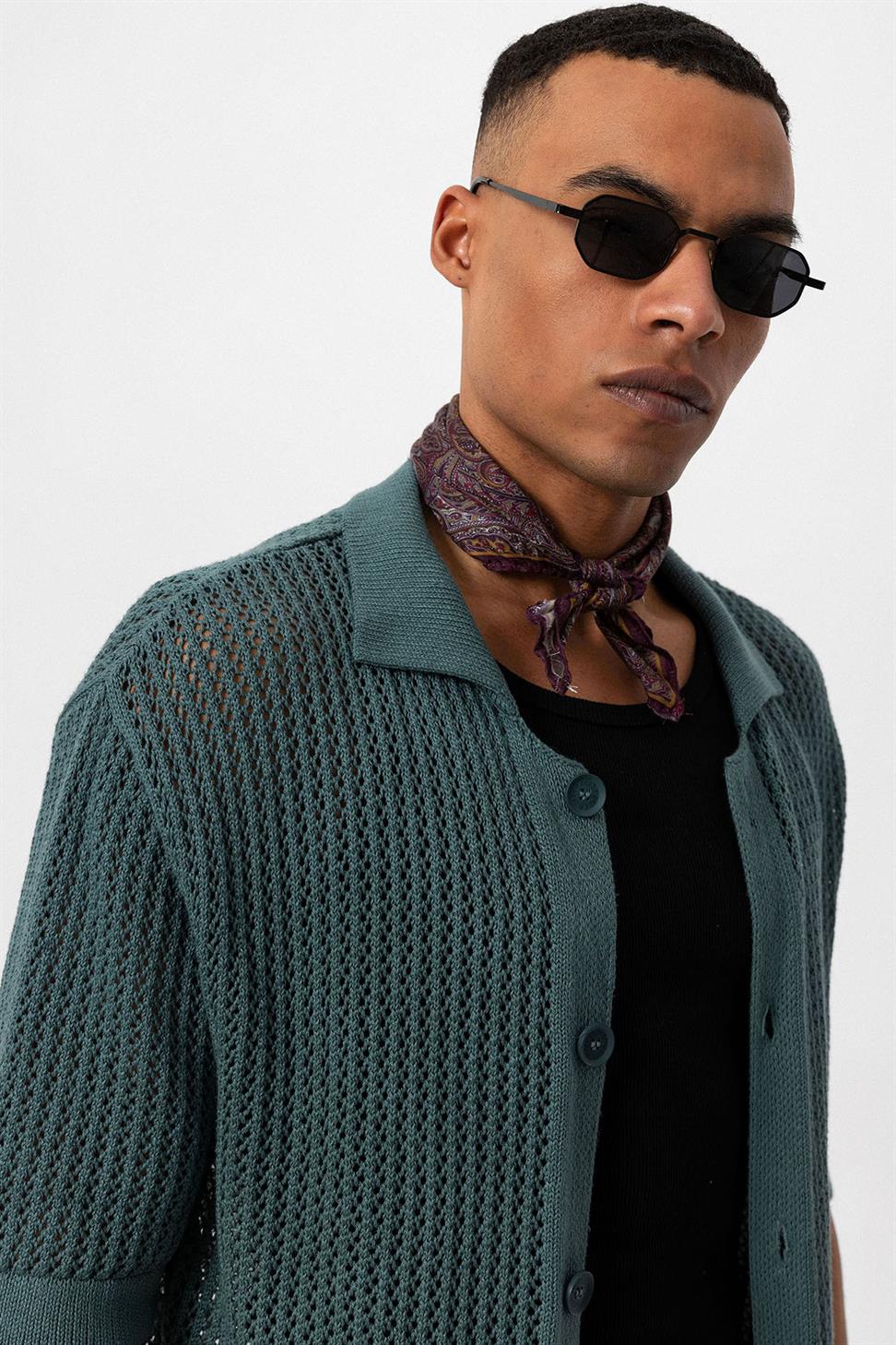 قميص رجالي مخرم بأكمام قصيرة مخرم