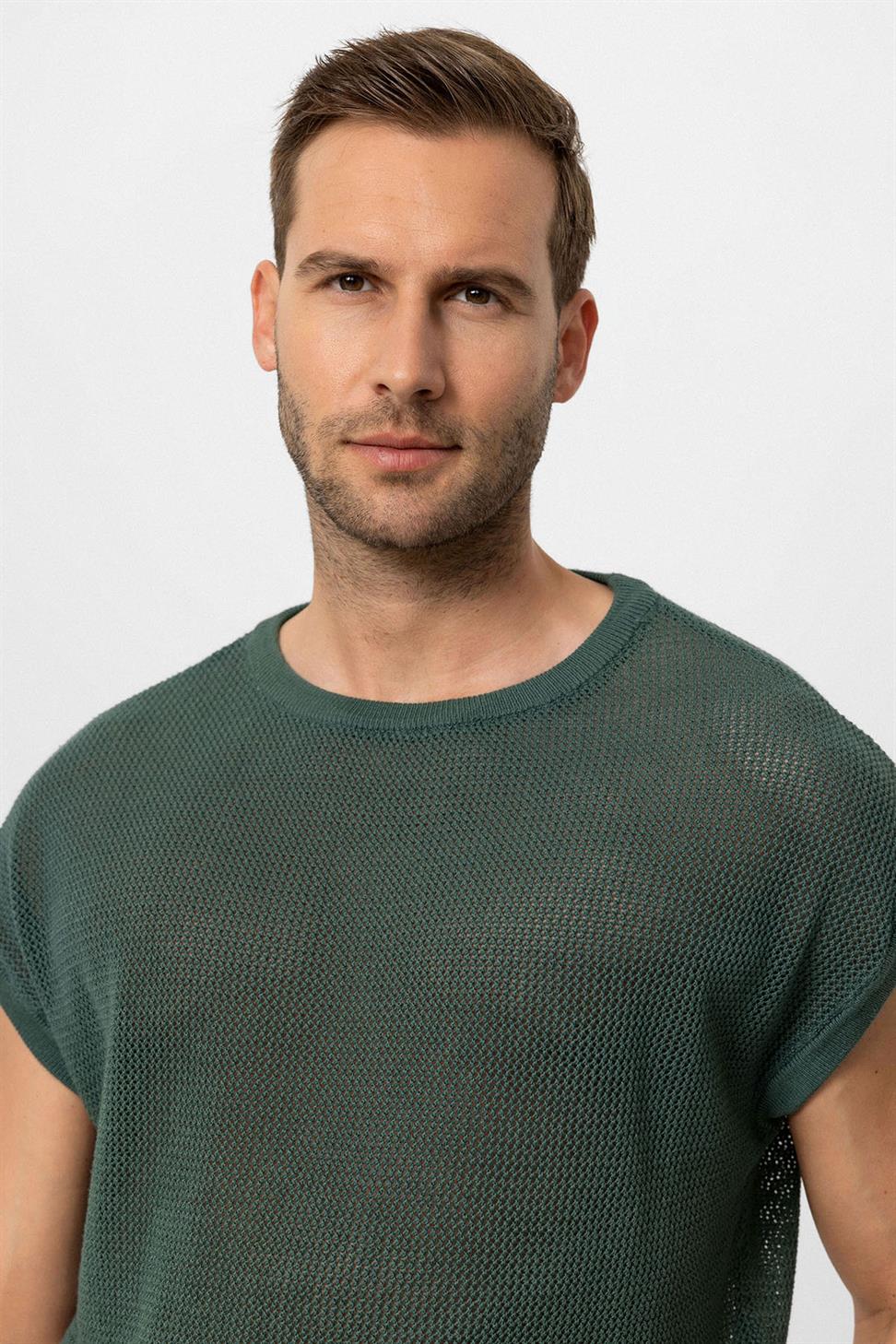 تي شيرت رجالي مخرم بدون أكمام للرجال