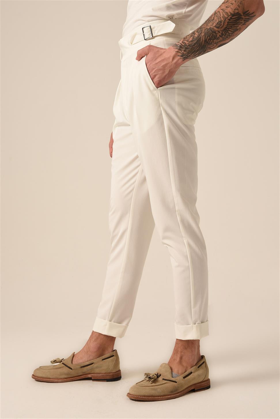 Antioch Beyaz Yüksek Bel (Boyfriend) Çift Toka Kemerli Pileli Kumaş Pantolon