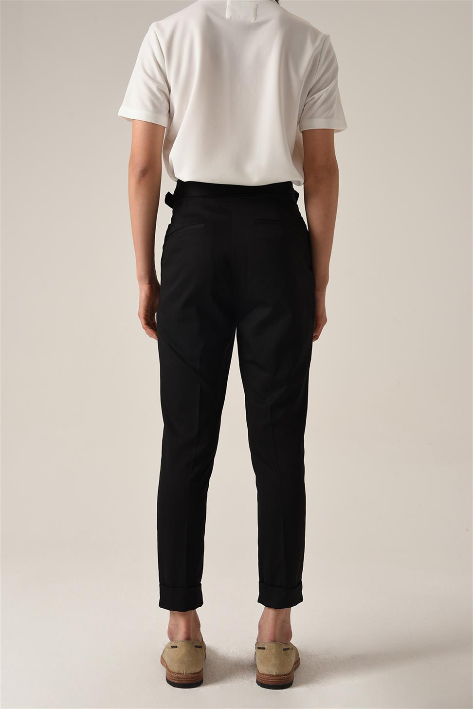 بنطلون قماشي عالي الخصر (صديقها) بإبزيم مزدوج وحزام من القماش