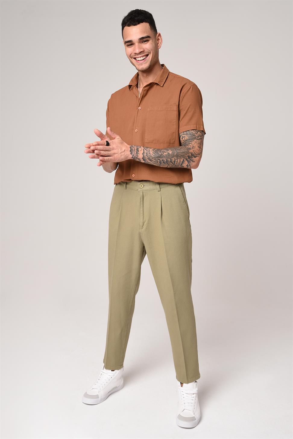 سروال عالي الخصر (صديقها).