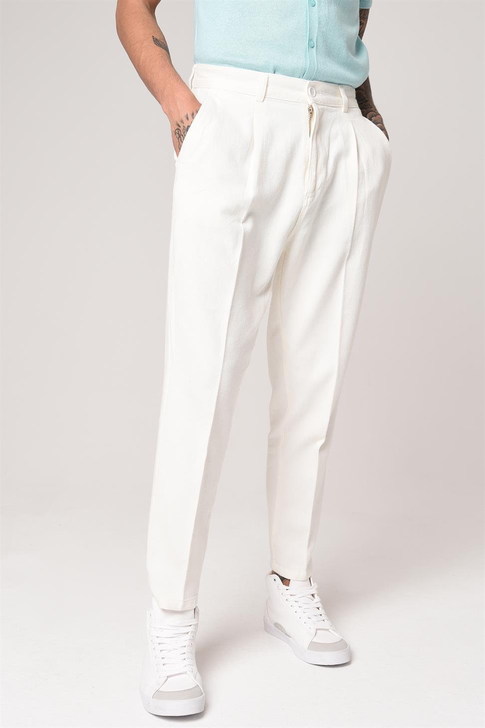 سروال عالي الخصر (صديقها).