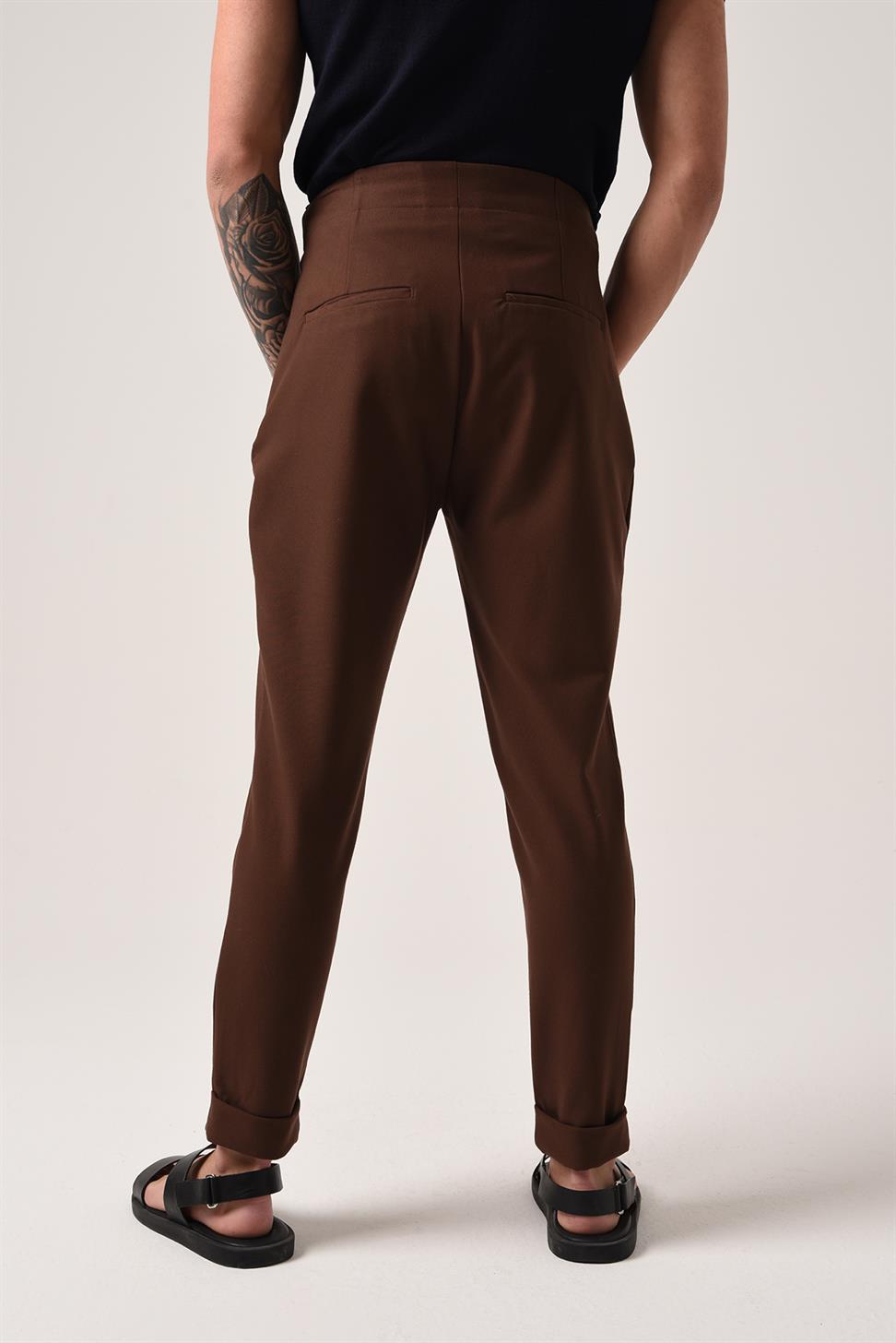 بنطلون قماش عالي الخصر (صديقها) مطوي