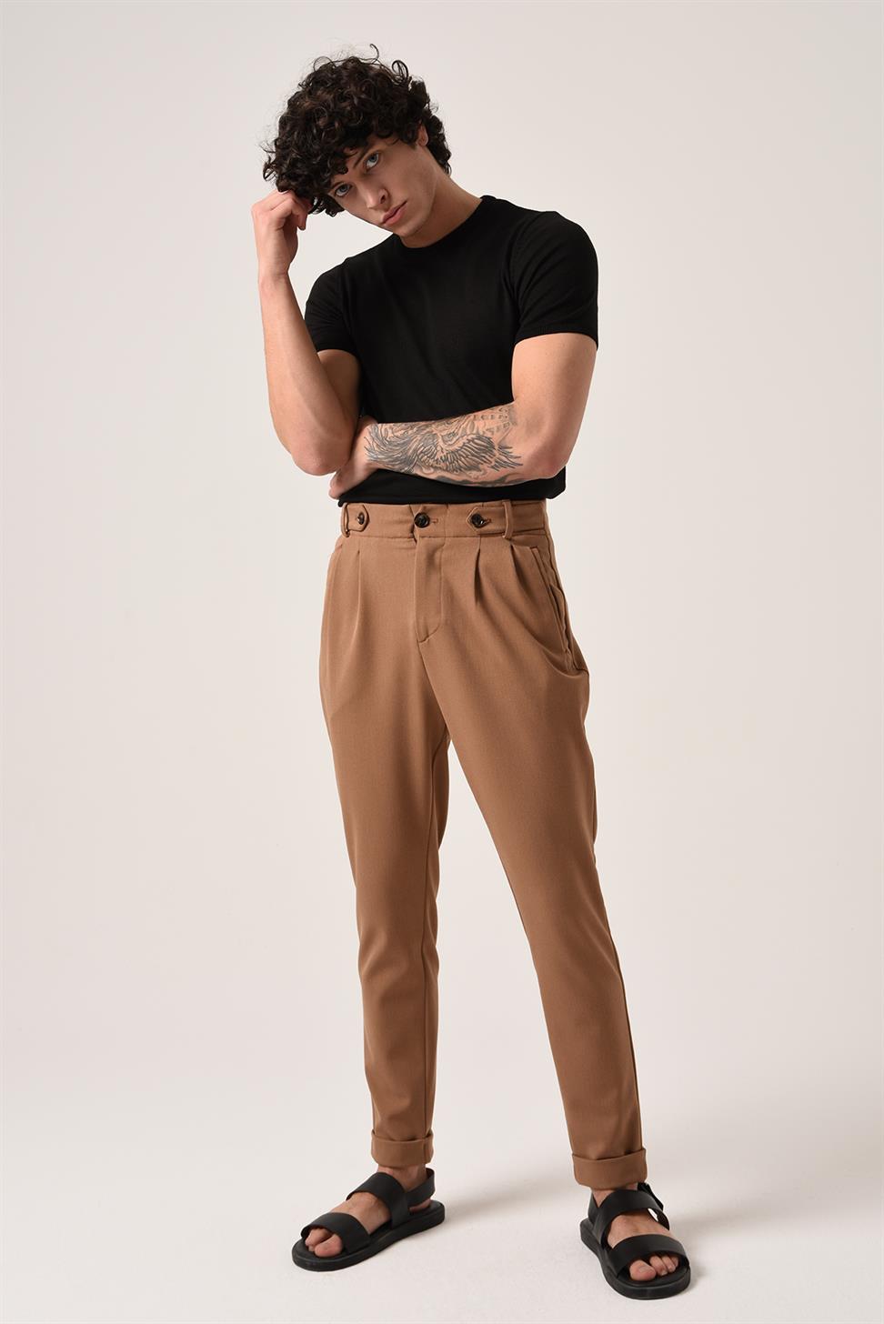 بنطلون قماش عالي الخصر (صديقها) مطوي