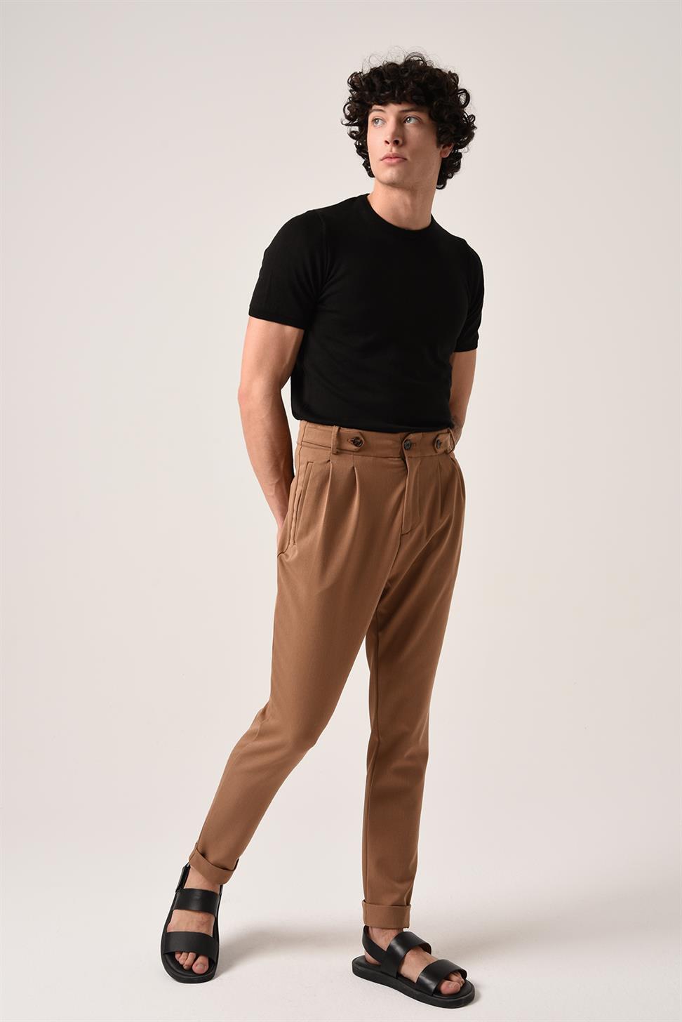 بنطلون قماش عالي الخصر (صديقها) مطوي