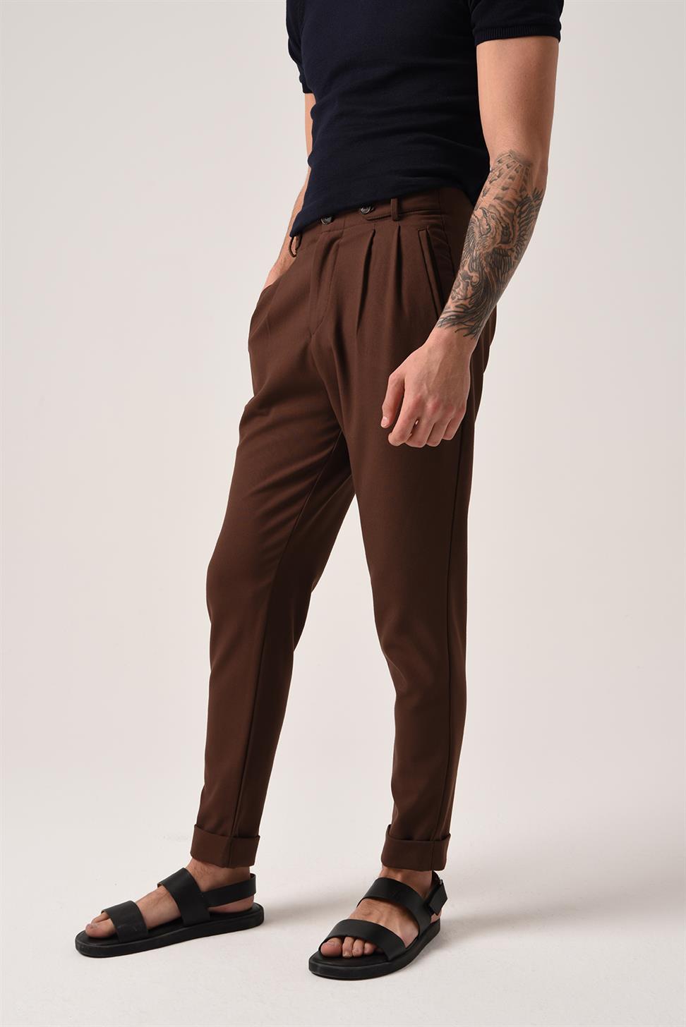 بنطلون قماش عالي الخصر (صديقها) مطوي