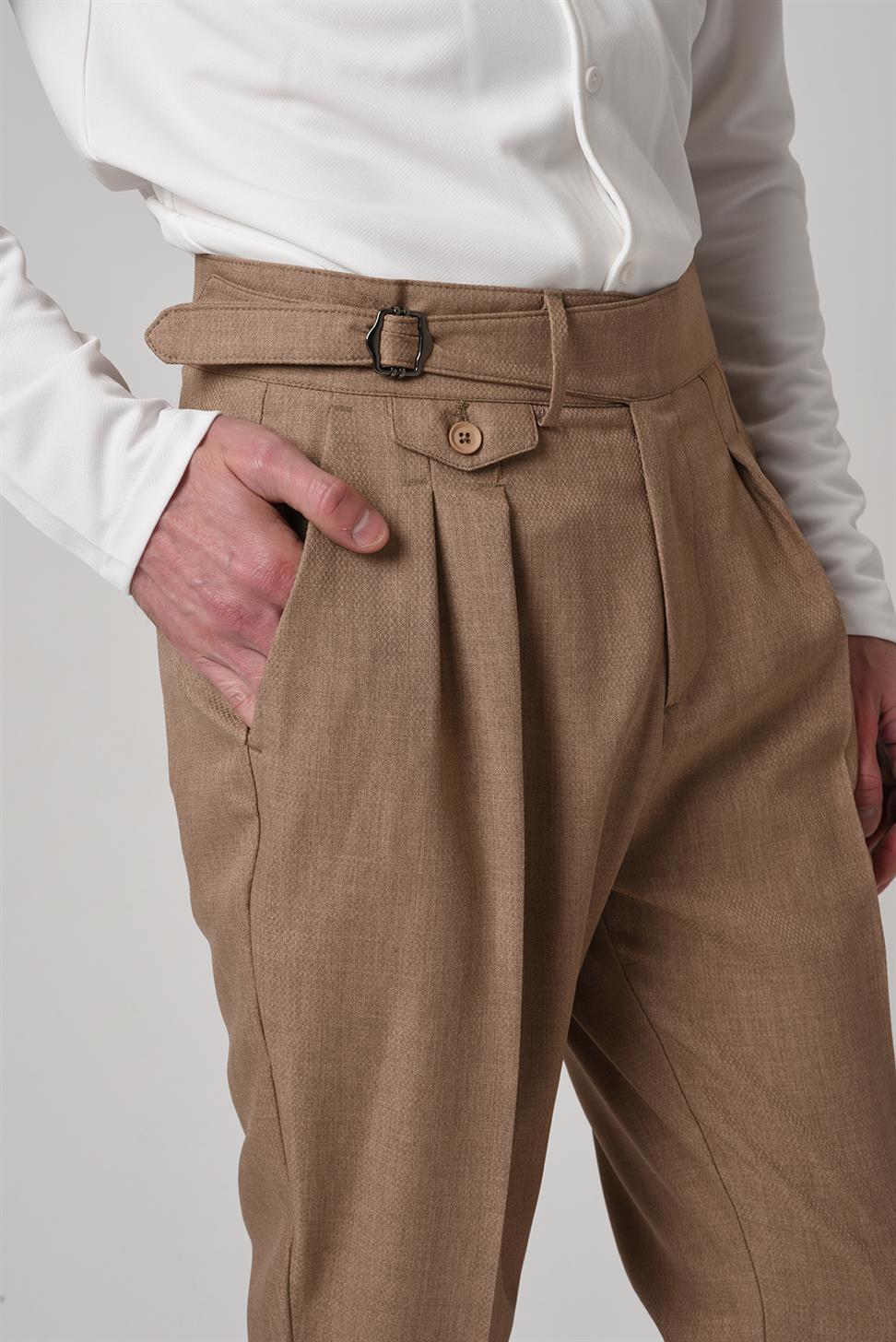 بنطلون قماش عالي الخصر (صديقها) مطوي مع حزام بإبزيم