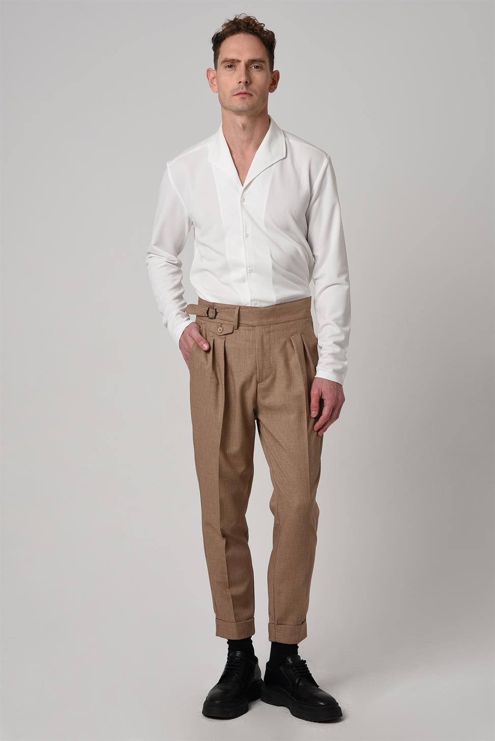 بنطلون قماش عالي الخصر (صديقها) مطوي مع حزام بإبزيم