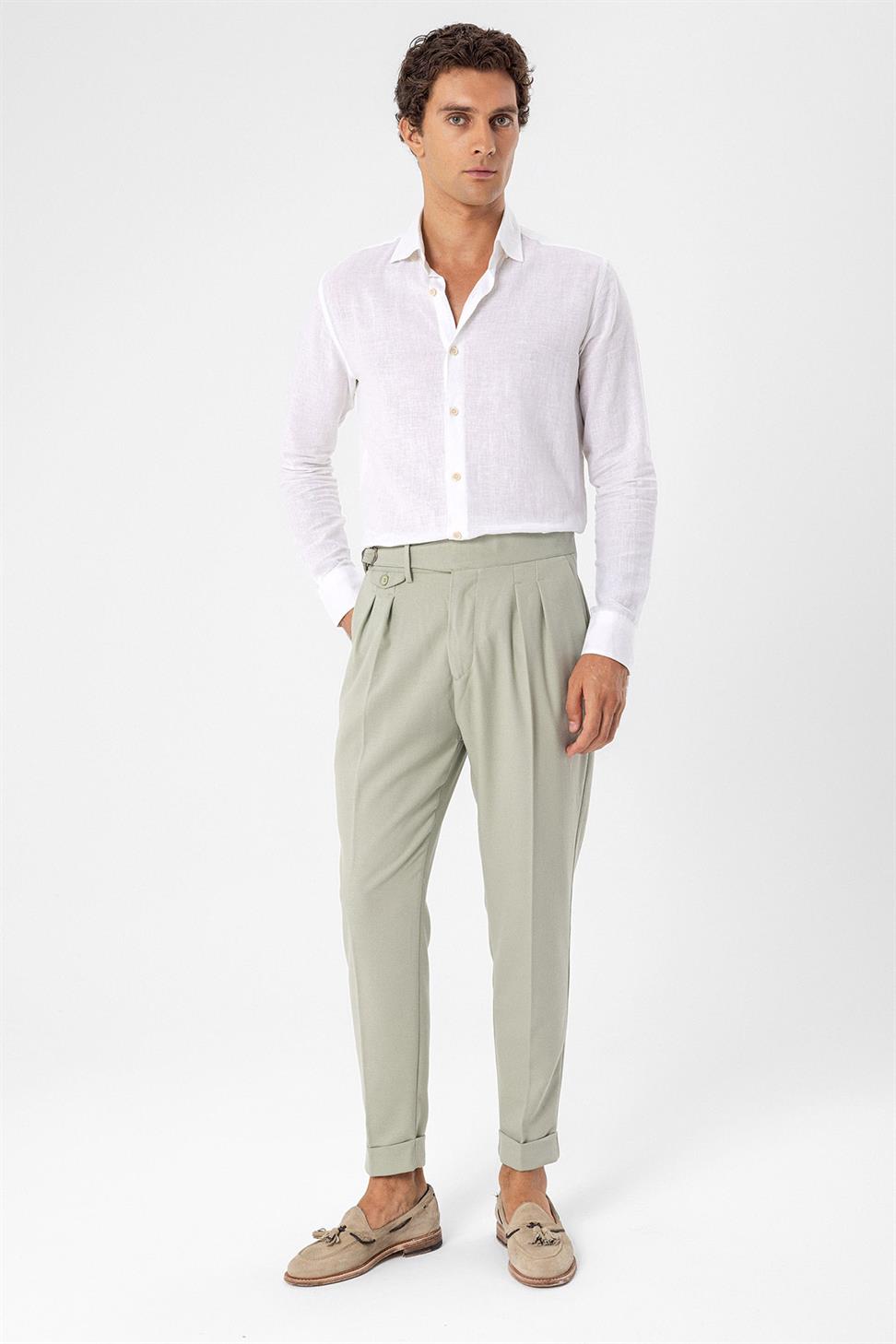 بنطلون قماش عالي الخصر (صديقها) مطوي مع حزام بإبزيم