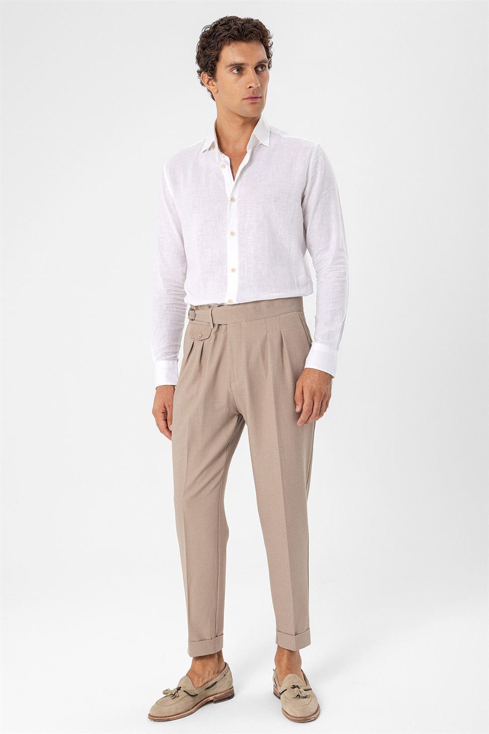 بنطلون قماش عالي الخصر (صديقها) مطوي مع حزام بإبزيم