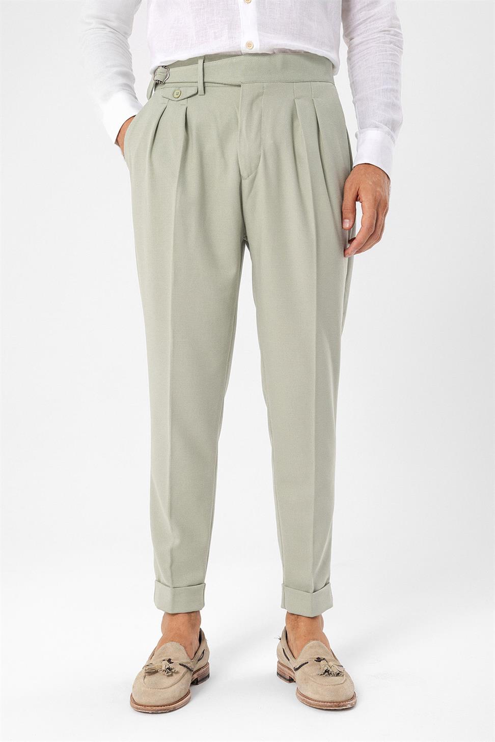 بنطلون قماش عالي الخصر (صديقها) مطوي مع حزام بإبزيم