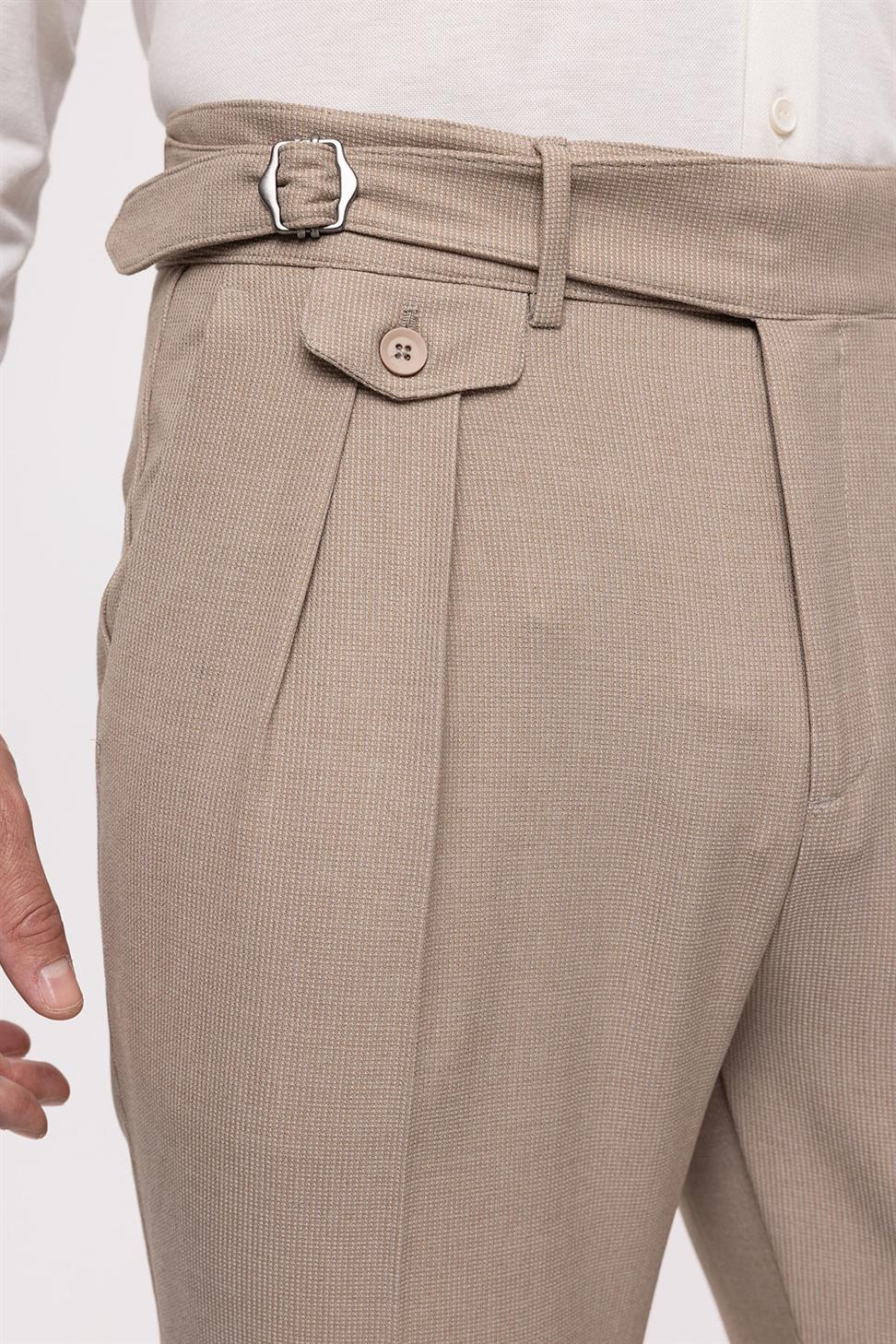 بنطلون قماش عالي الخصر (صديقها) مطوي مع حزام بإبزيم