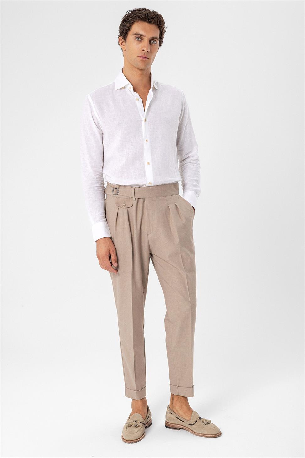 بنطلون قماش عالي الخصر (صديقها) مطوي مع حزام بإبزيم