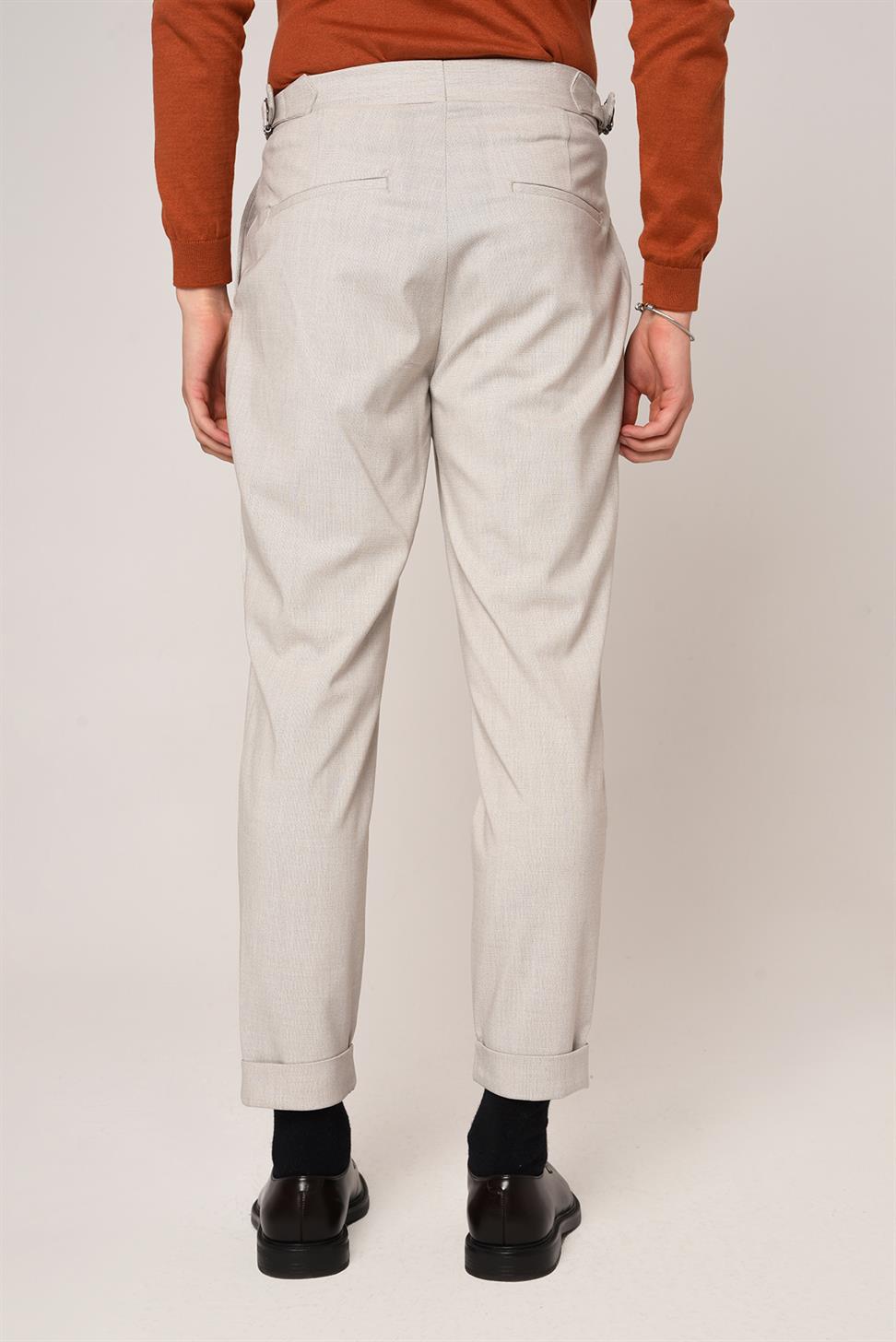 بنطلون قماش عالي الخصر (صديقها) بإبزيم جانبي وحزام جانبي