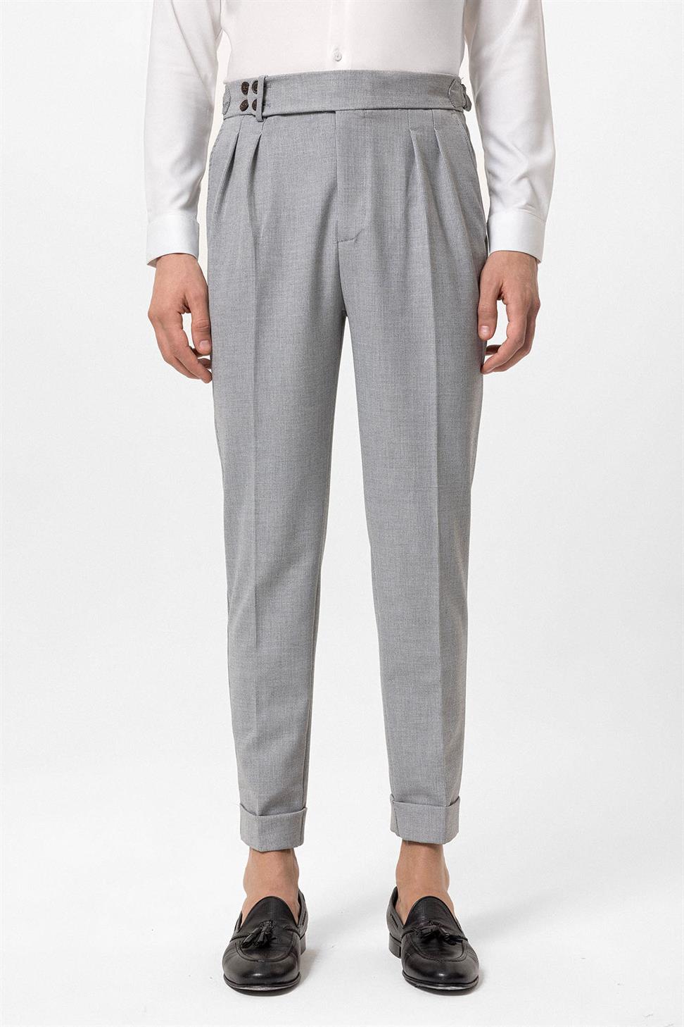 بنطلون قماشي ذو خصر عالٍ (صديق) بإبزيم جانبي وتفاصيل حزام