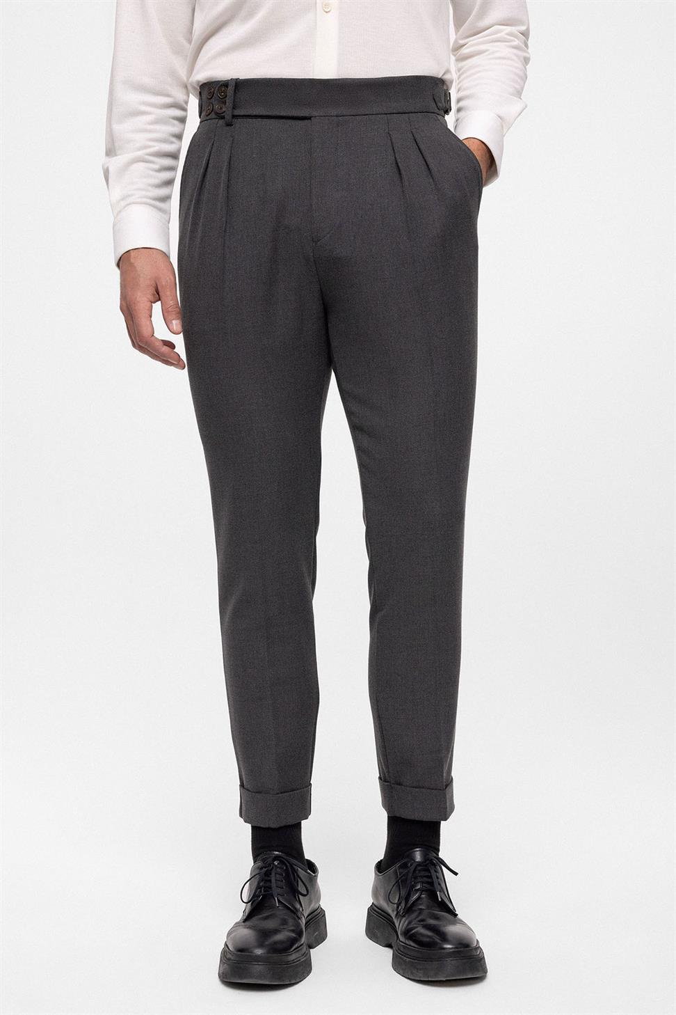 بنطلون قماشي ذو خصر عالٍ (صديق) بإبزيم جانبي وتفاصيل حزام