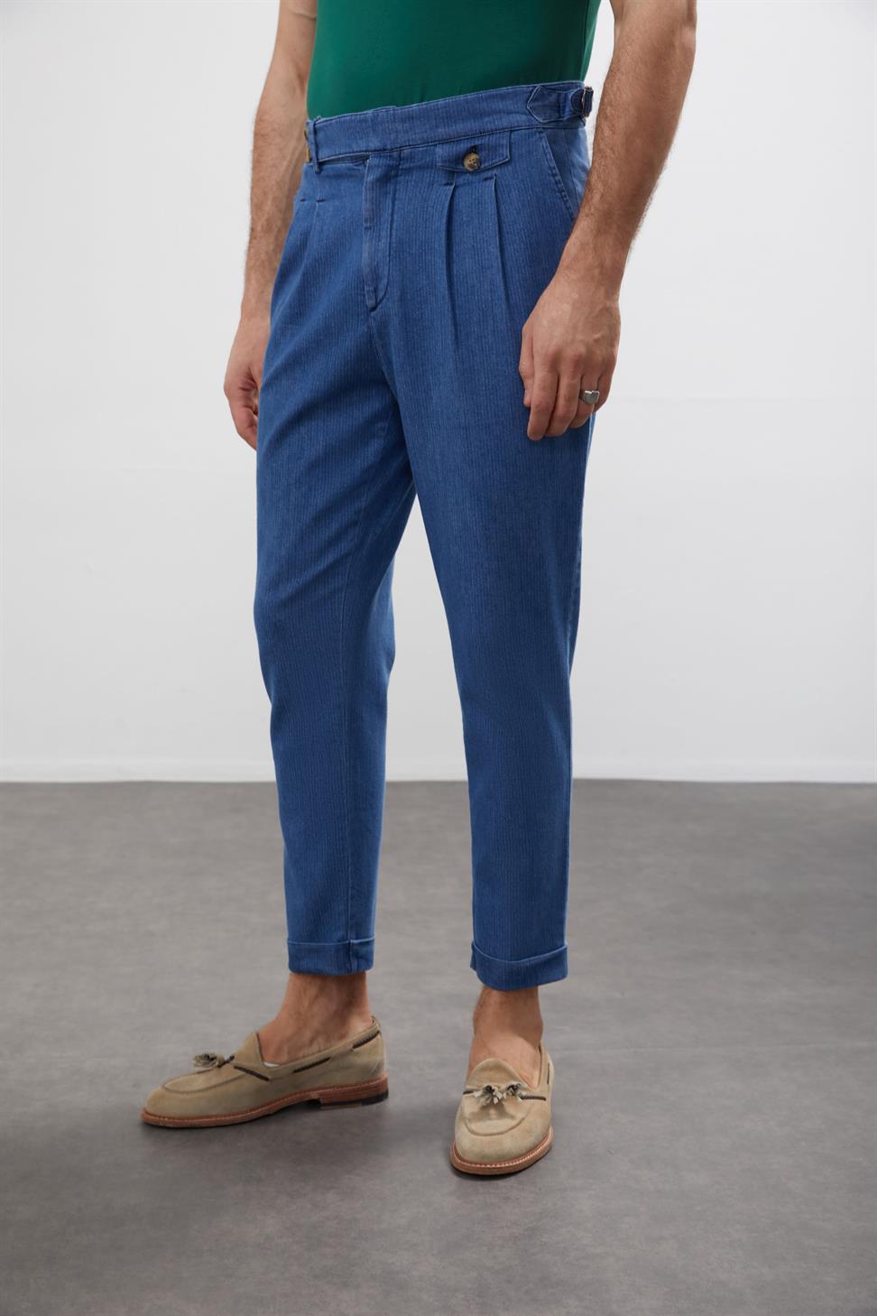 High Waist (Boyfriend) Side Buckled Belt Detail Pleated Jeans