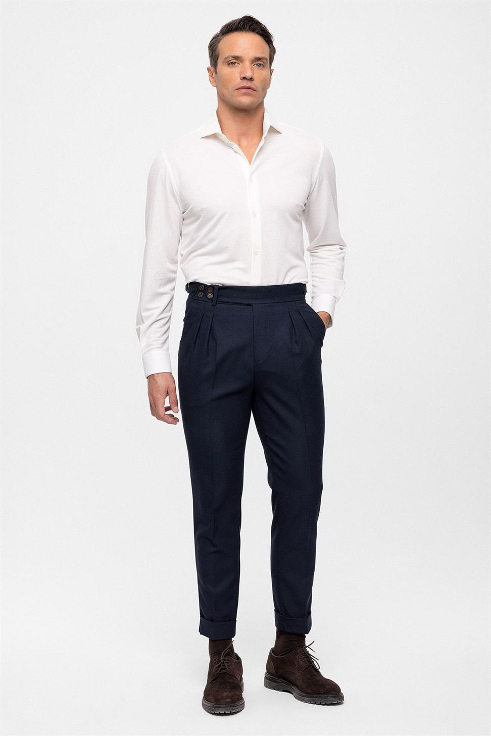 بنطلون قماشي ذو خصر عالٍ (صديق) بإبزيم جانبي وتفاصيل حزام