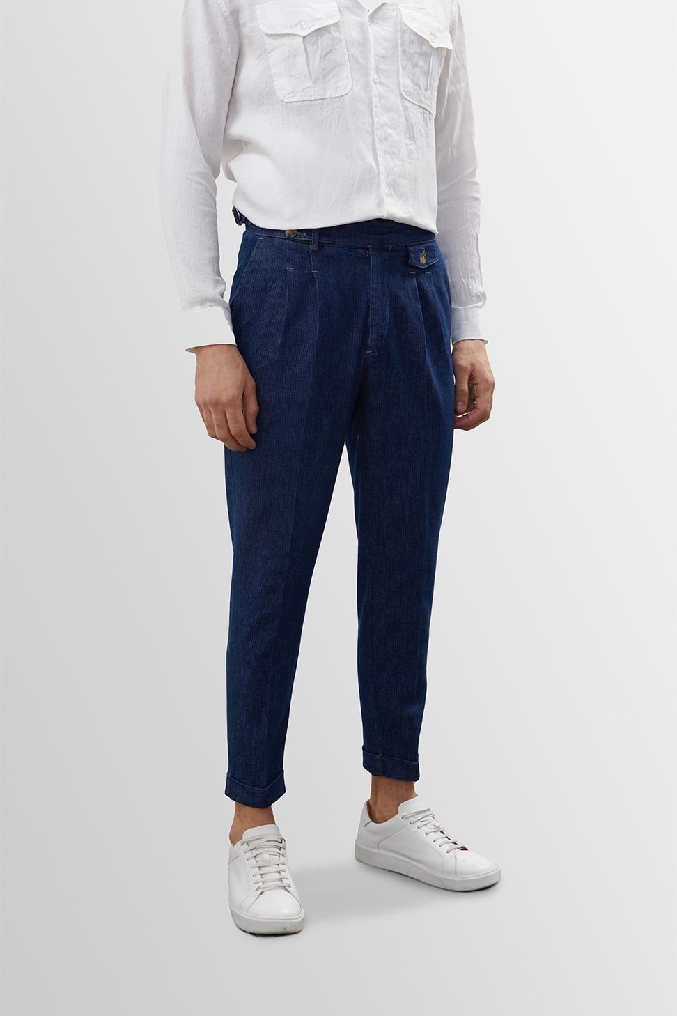 High Waist (Boyfriend) Side Buckled Belt Detail Pleated Jeans