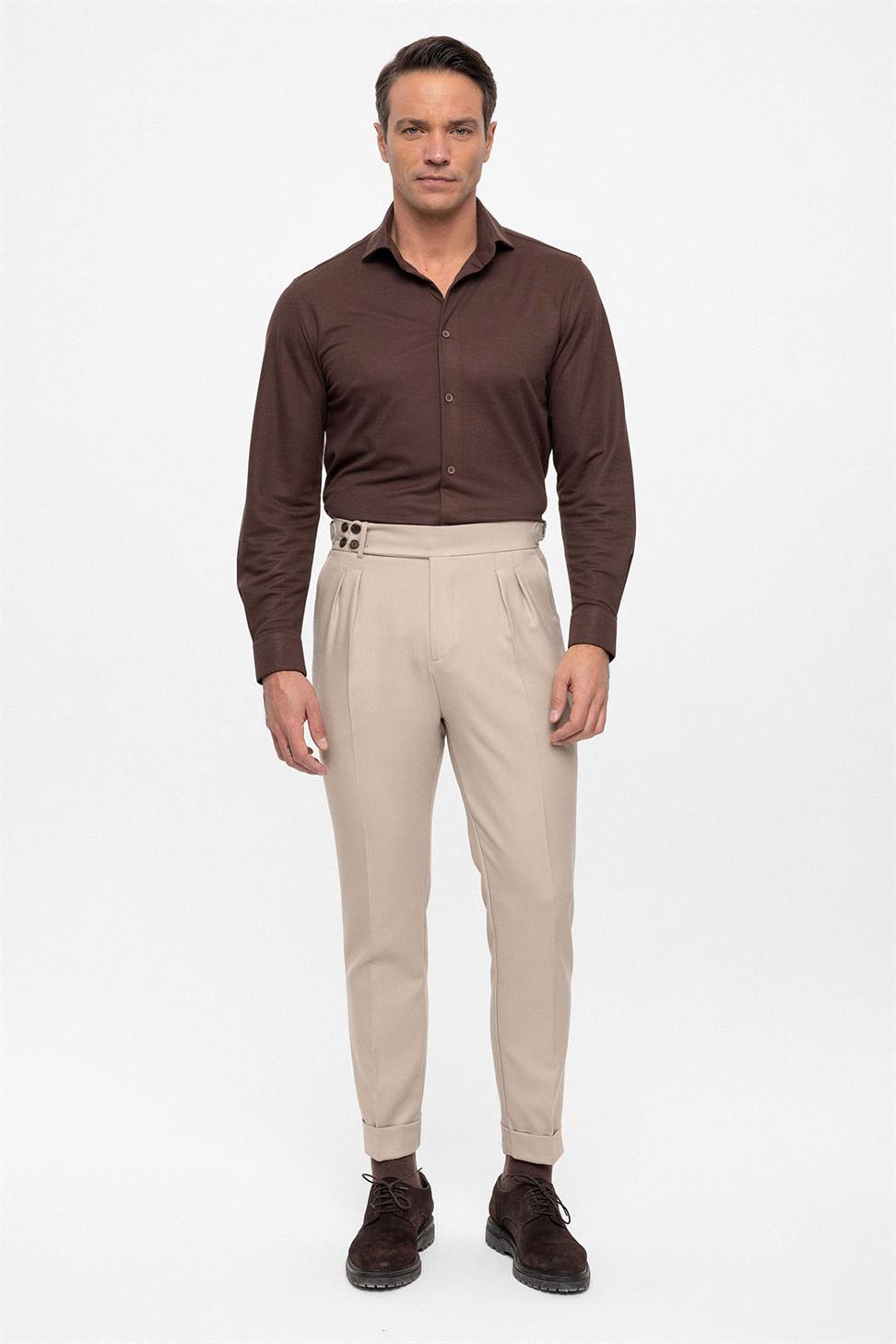 بنطلون قماشي ذو خصر عالٍ (صديق) بإبزيم جانبي وتفاصيل حزام