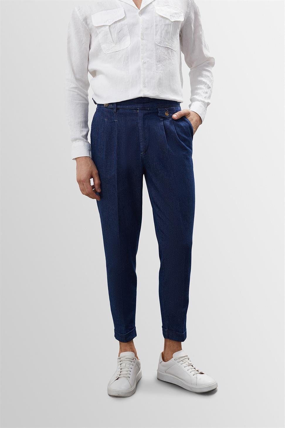 High Waist (Boyfriend) Side Buckled Belt Detail Pleated Jeans