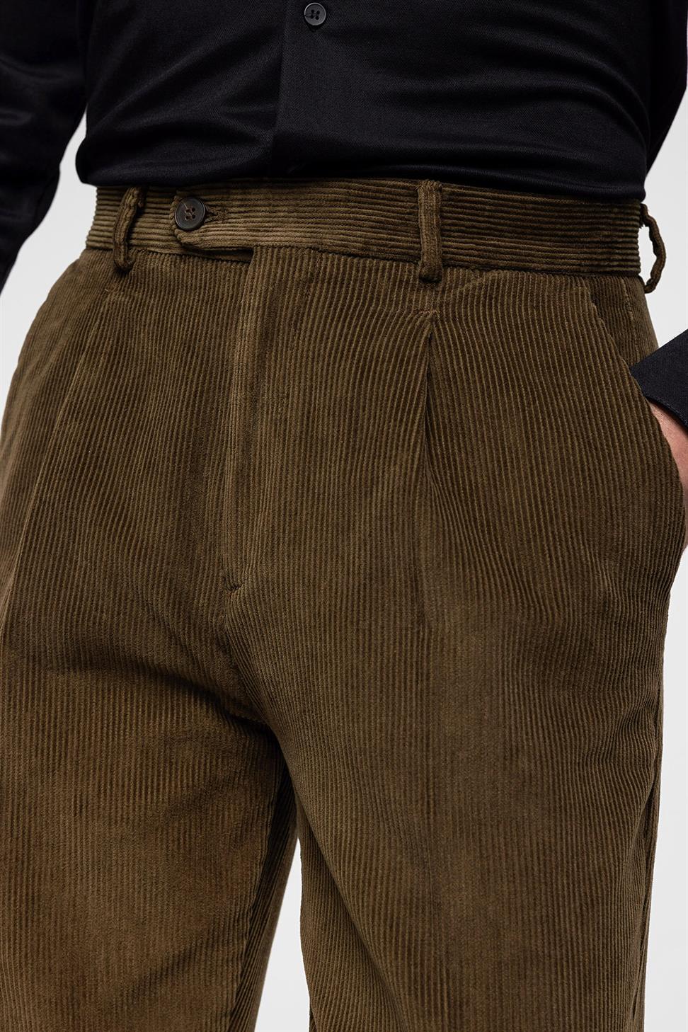 بنطلون مخملي عالي الخصر مطوي للرجال