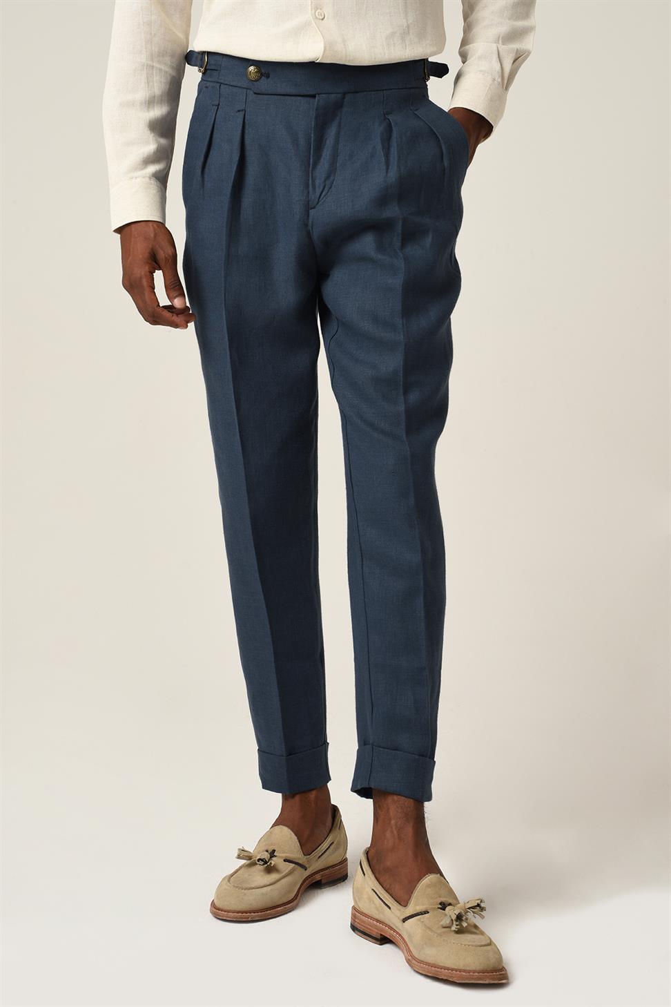 بنطلون كتان بطيات وحزام بإبزيم عالي الخصر