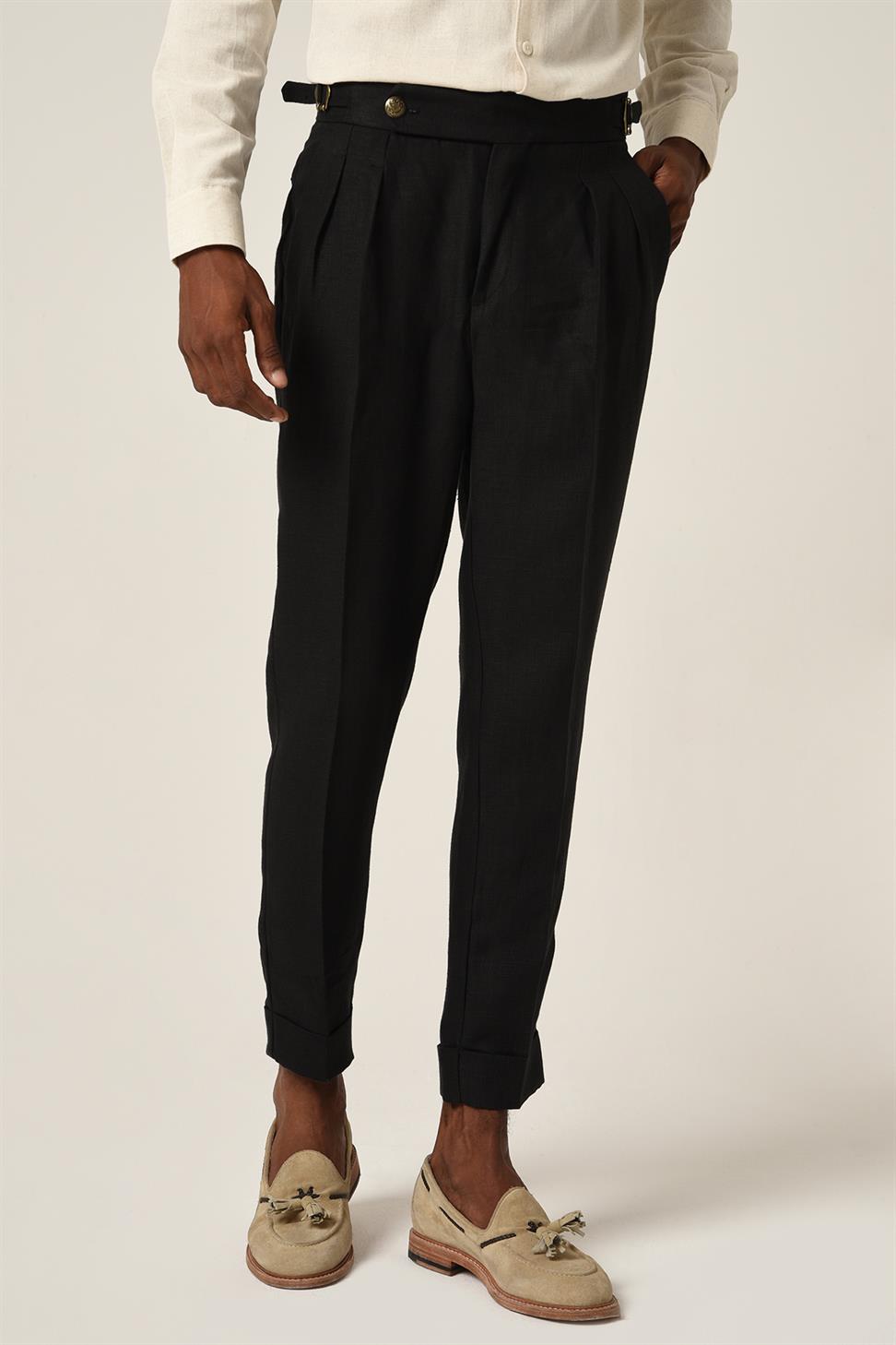 بنطلون كتان بطيات وحزام بإبزيم عالي الخصر