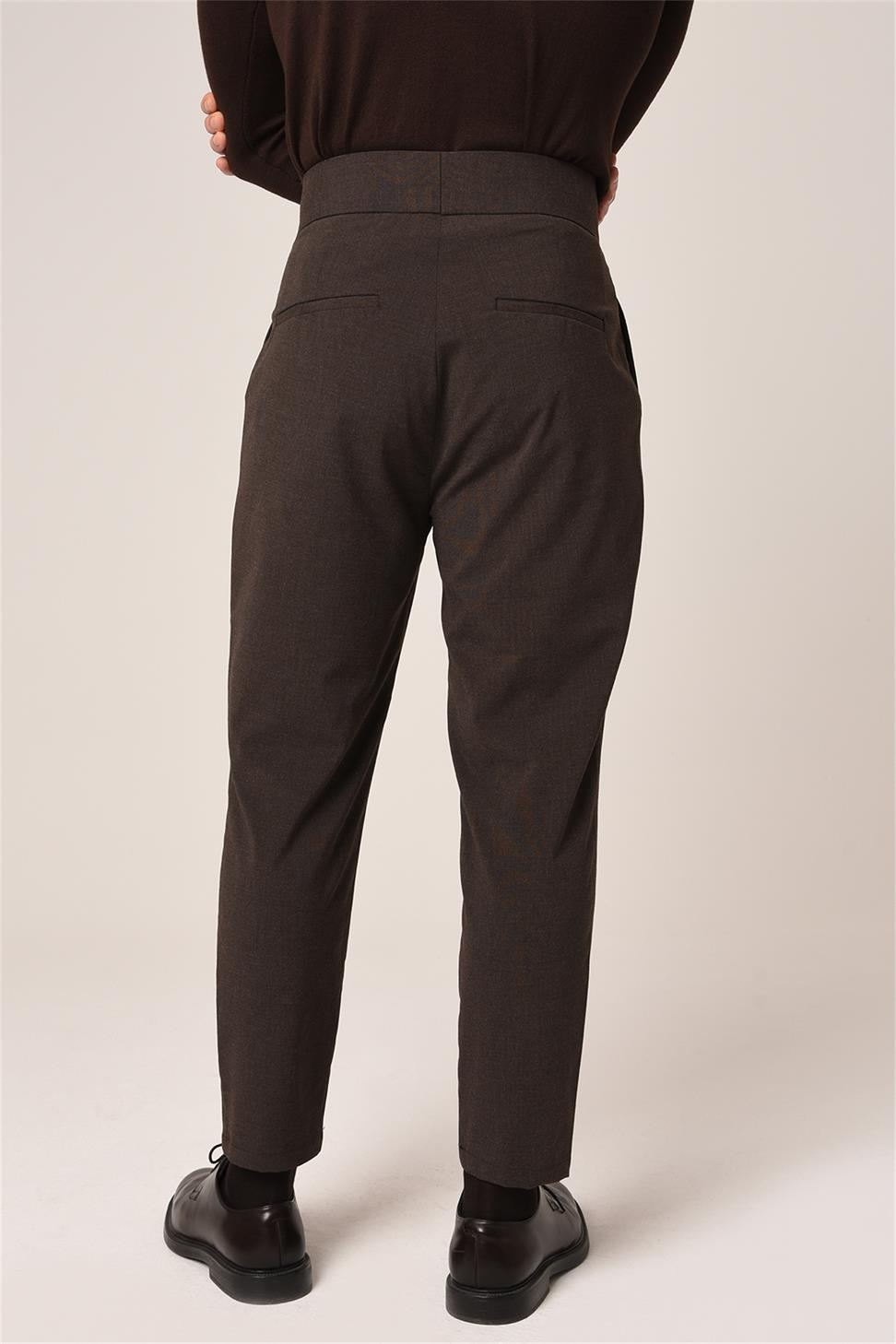 بنطلون قماش مطوي بحزام بإبزيم عالي الخصر