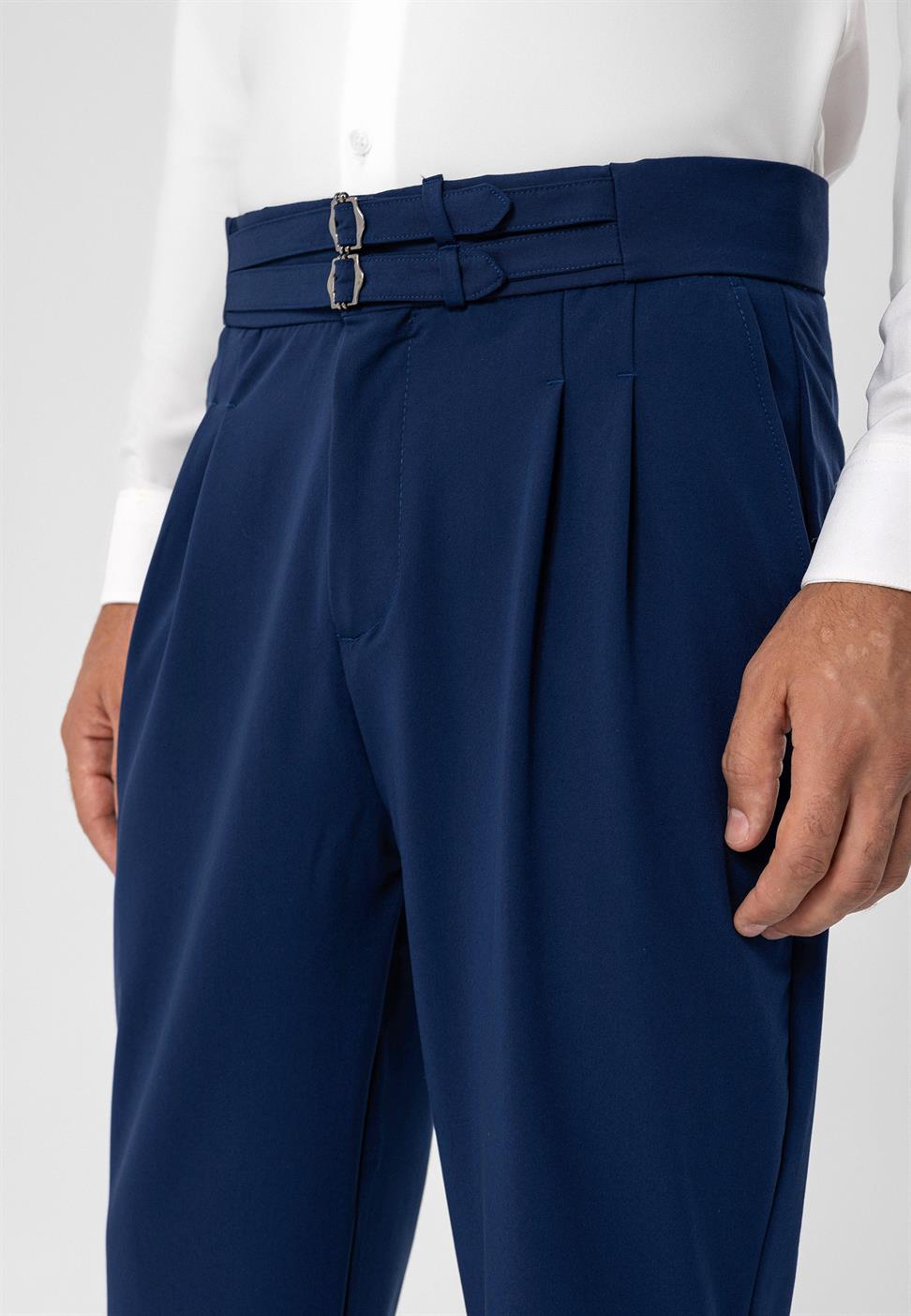 بنطلون قماش مطوي بحزام بإبزيم عالي الخصر