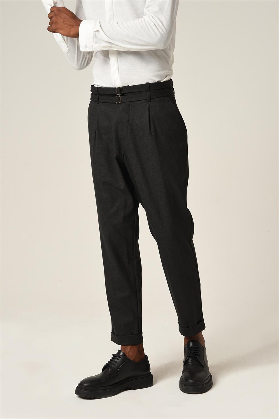 بنطلون قماش عالي الخصر مطوي مع حزام بإبزيم