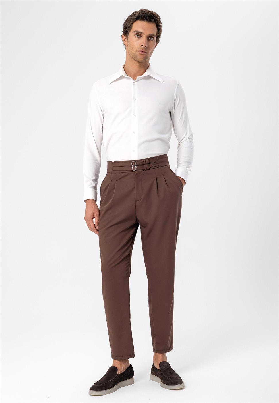 بنطلون قماش مطوي بحزام بإبزيم عالي الخصر