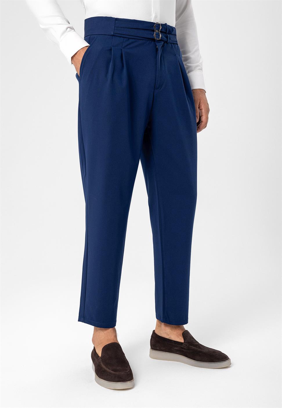 بنطلون قماش مطوي بحزام بإبزيم عالي الخصر