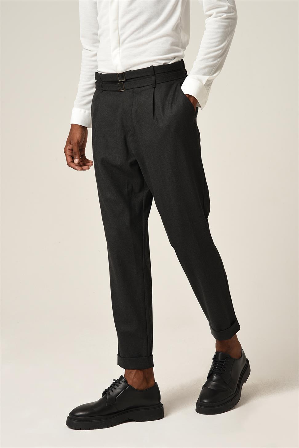 بنطلون قماش عالي الخصر مطوي مع حزام بإبزيم