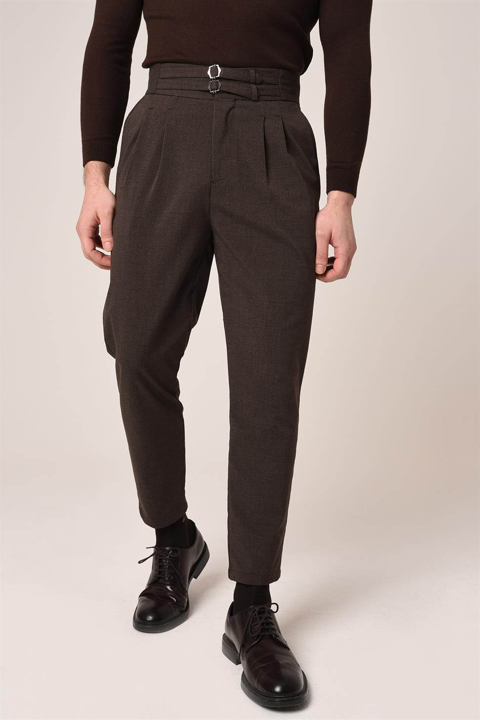 بنطلون قماش مطوي بحزام بإبزيم عالي الخصر