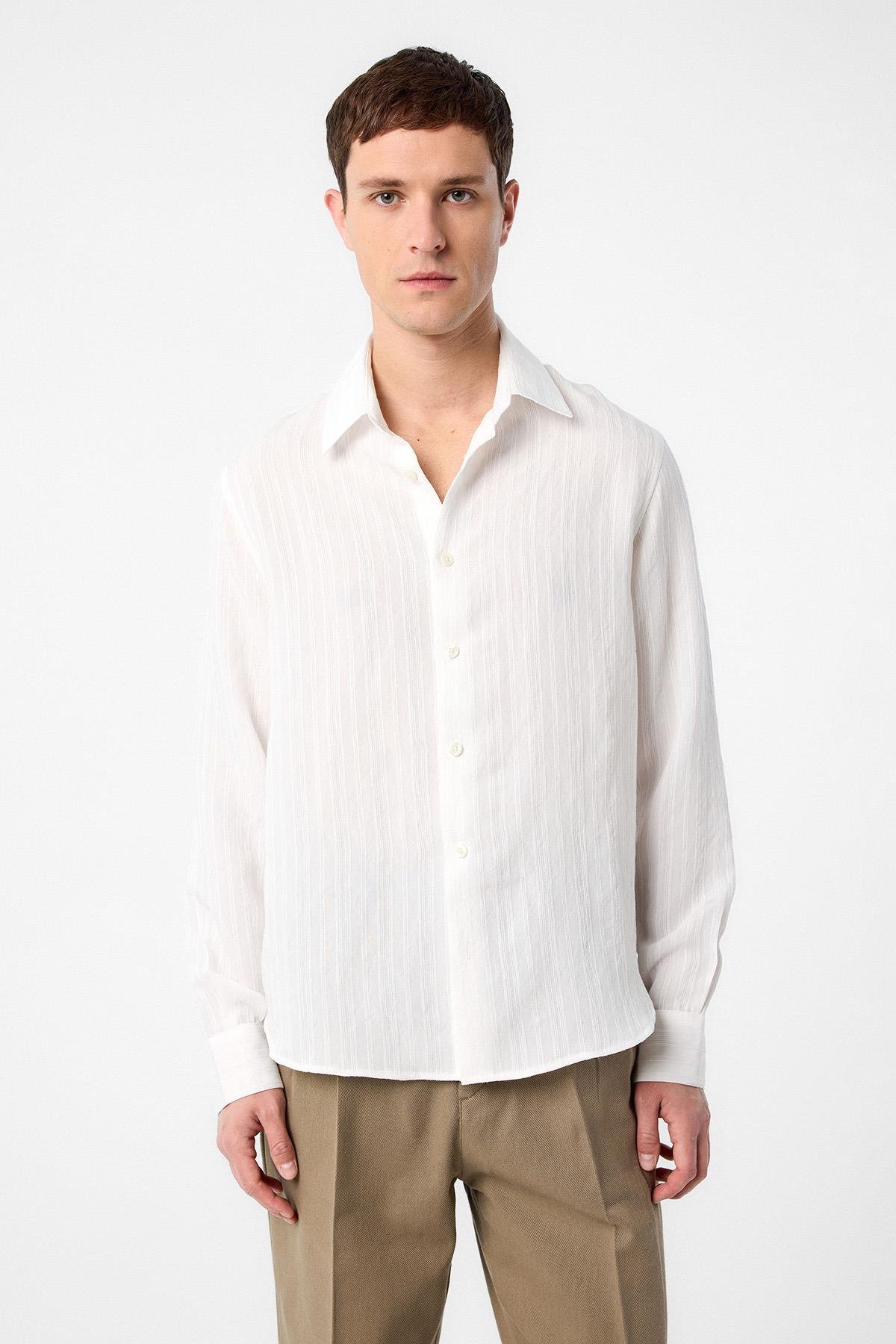 Antioch Beyaz Çizgili ve Dokulu Erkek Gömlek