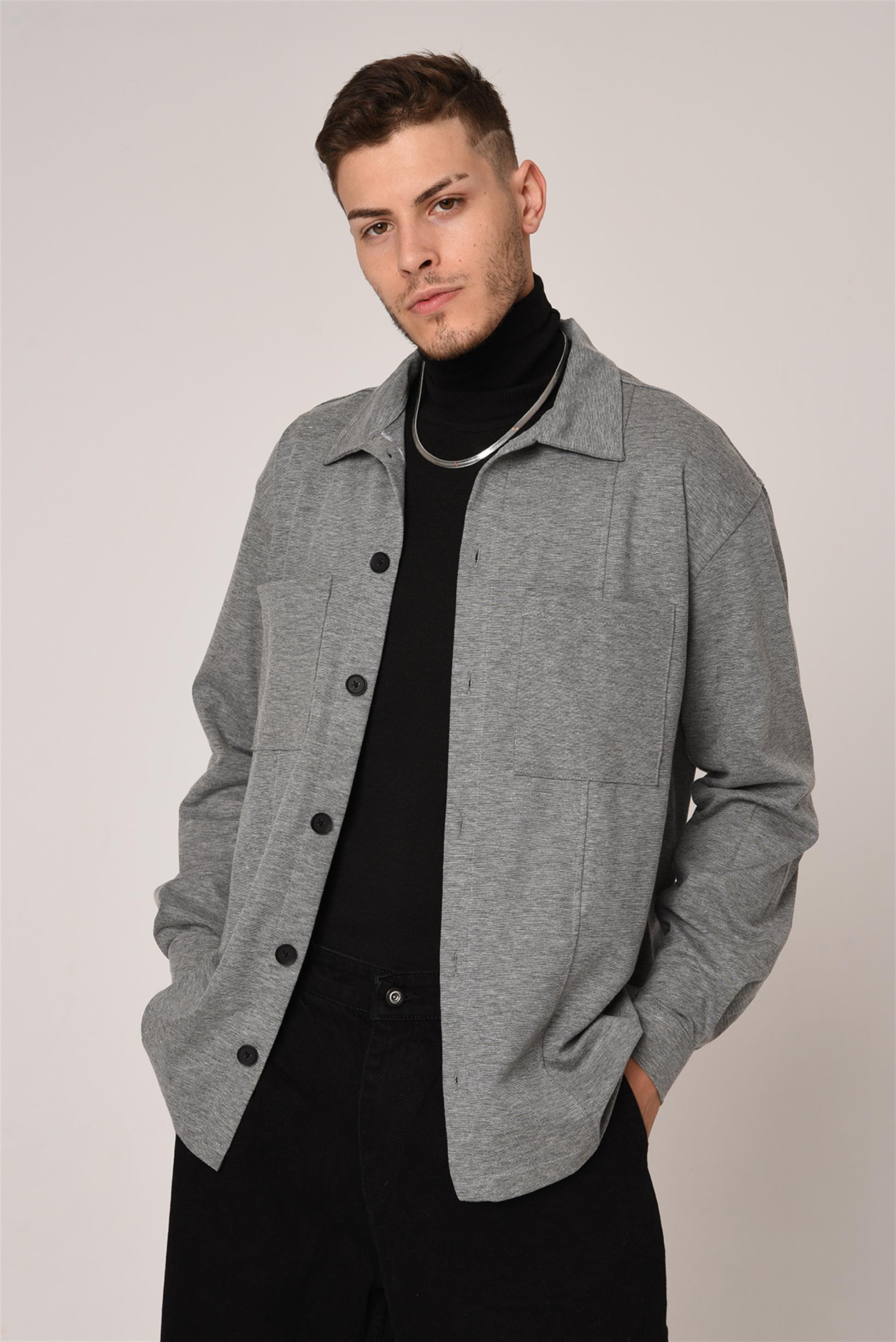 Keng dumbali fotosuratlar bilan yalangoch qizlar