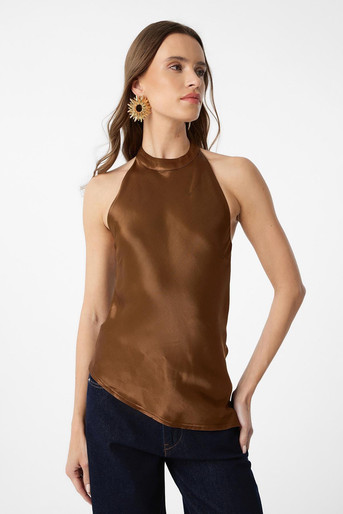 Antioch Kahve Asimetrik Saten Sırt Dekolteli Kadın Top