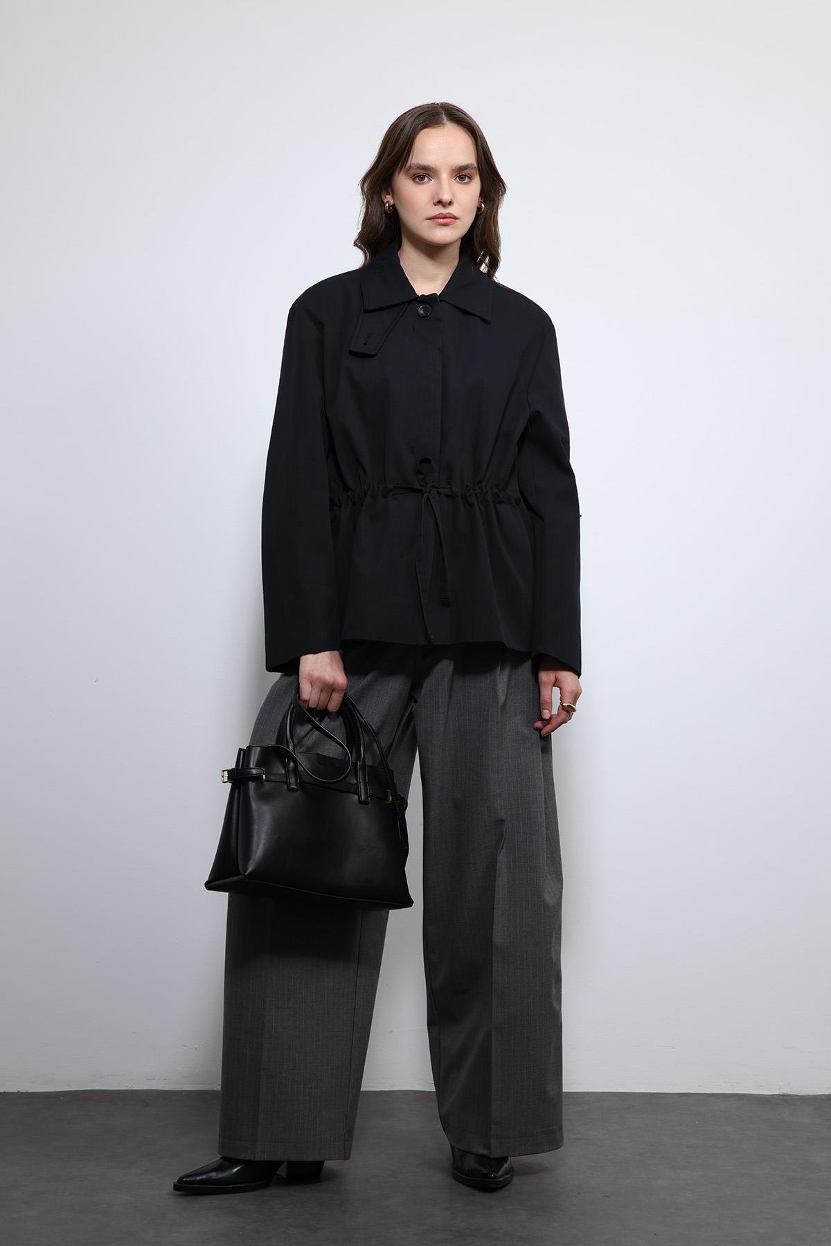 Antioch Siyah Ayarlanabilir Bele Sahip Kısa Trençkot