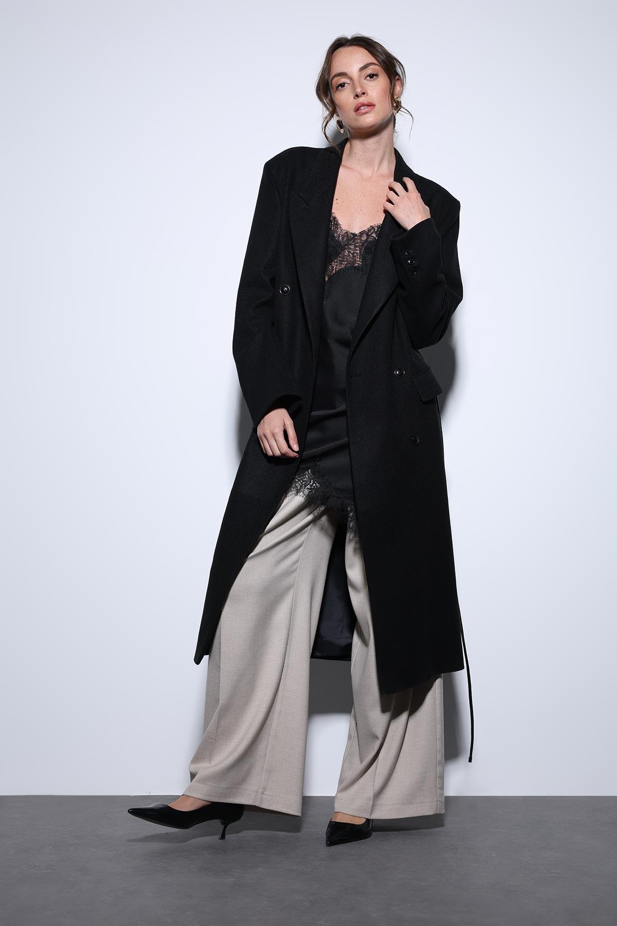 Antioch Siyah Kemerli Kruvaze Kadın Kaban