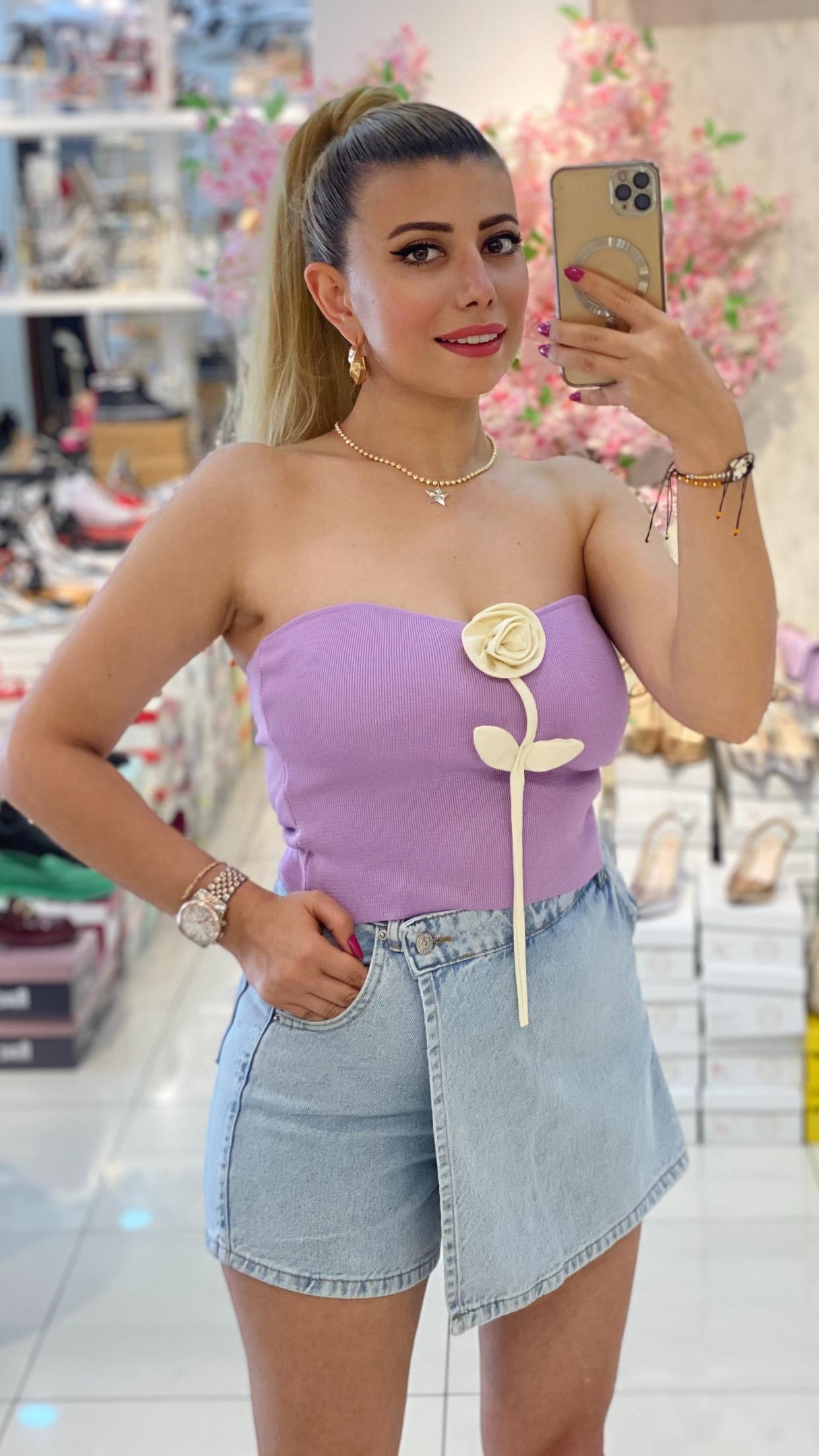 Lila Renk Gül Detay Straplez Crop