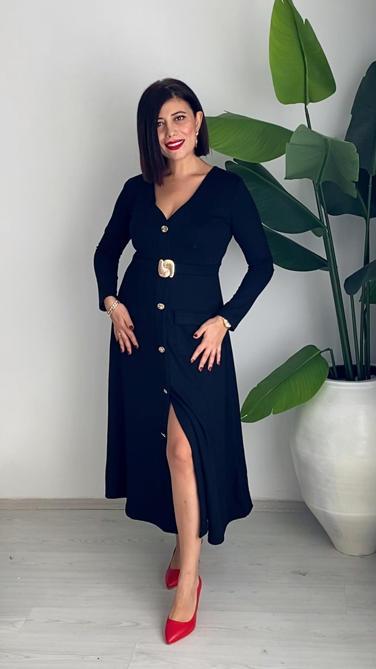 Siyah Gold Detaylı Midi Boy Elbise