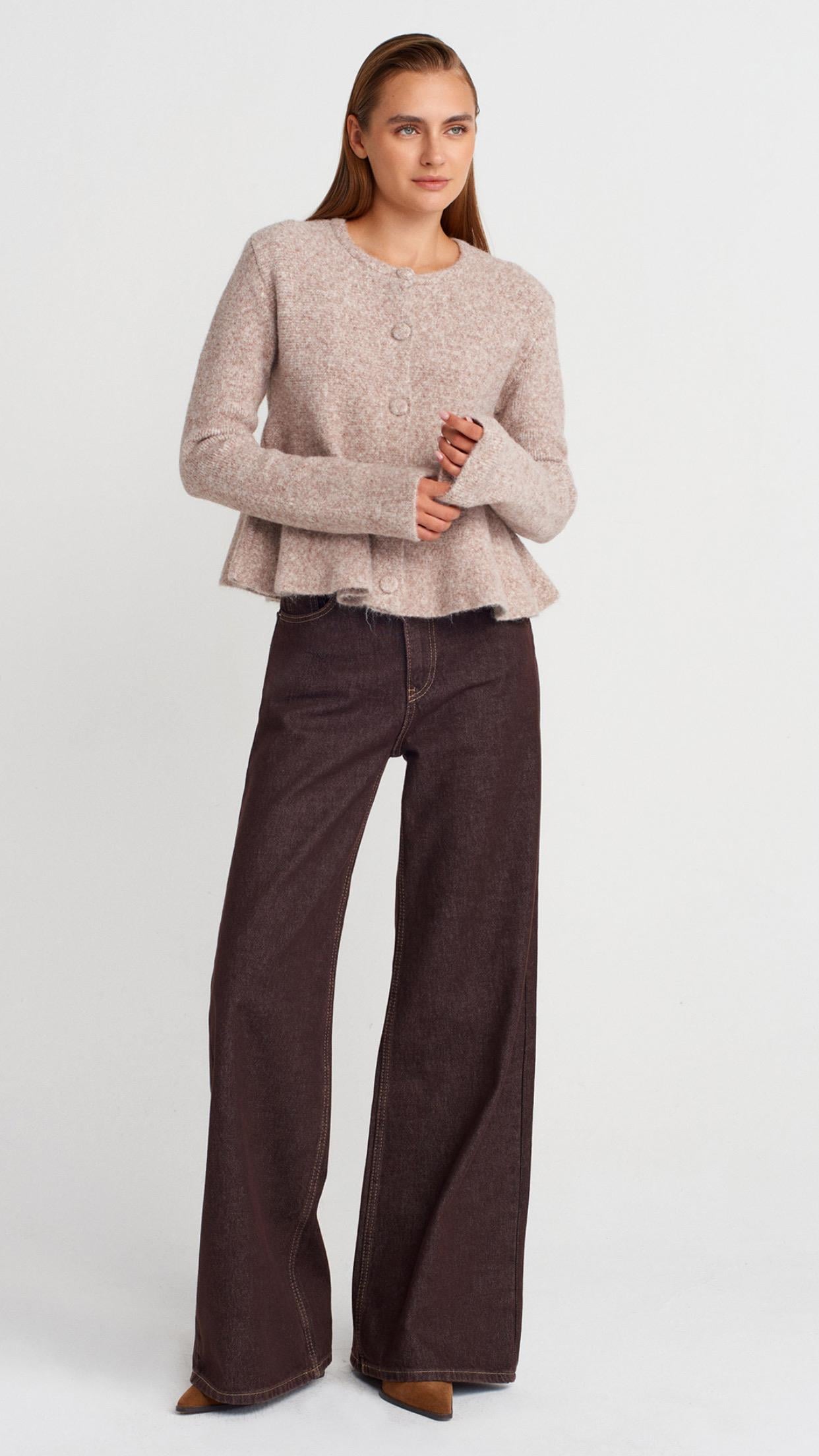 Yumuşak Dokulu Peplum Düğmeli Triko Hırka-Vizon M.