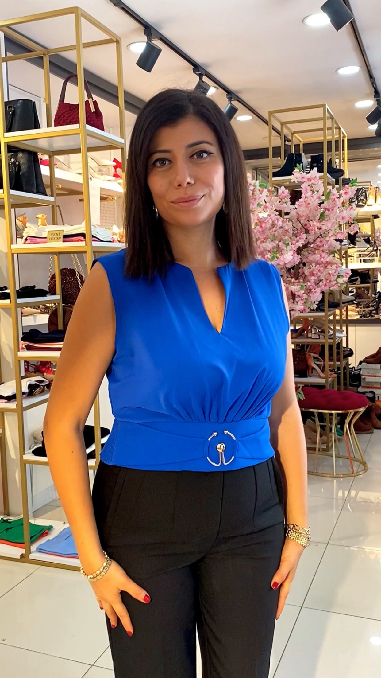 Toka Detaylı Kolsuz Bluz - SAKS · 2