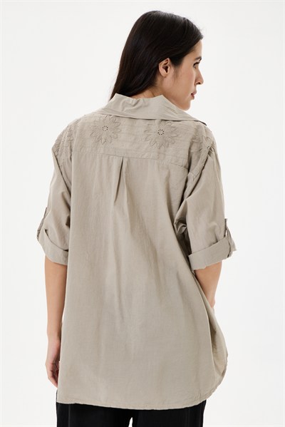 Kadın İtalyan Çiçek Nakışlı Fistolu Oversize Poplin Gömlek 40 - 46 Beden