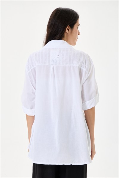 Kadın İtalyan Çiçek Nakışlı Fistolu Oversize Poplin Gömlek 40 - 46 Beden